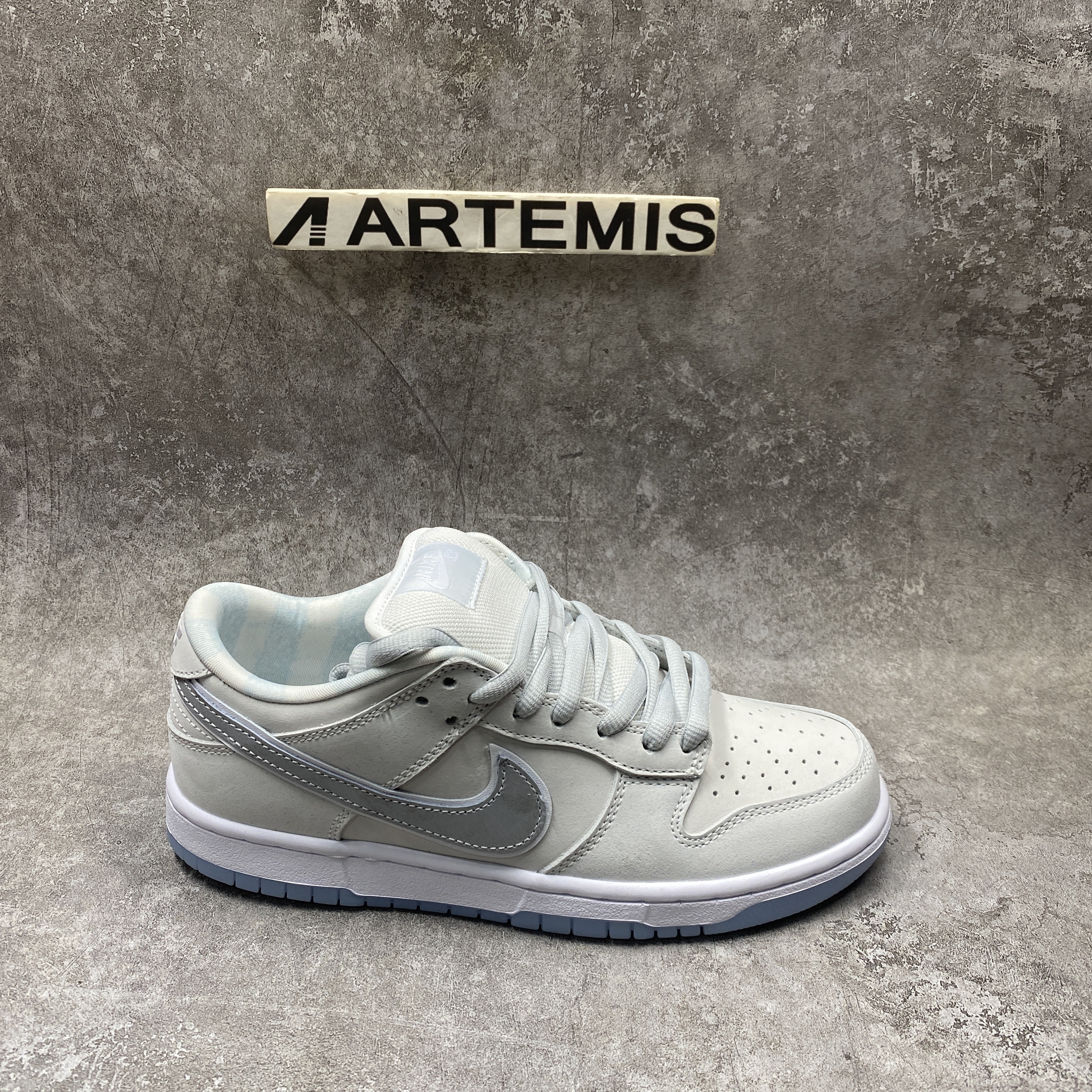 Nike SB Dunk Low White Lobster