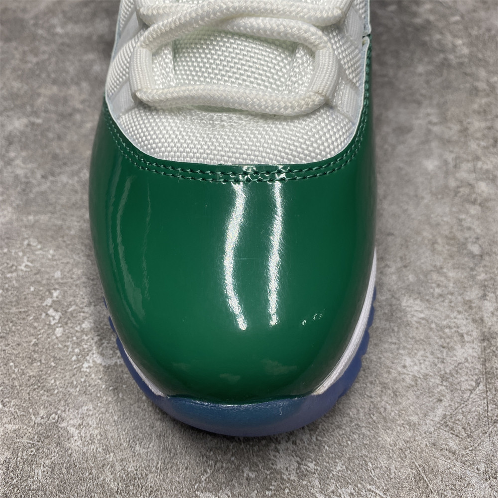 AIR JORDAN 11 RETRO LOW Green