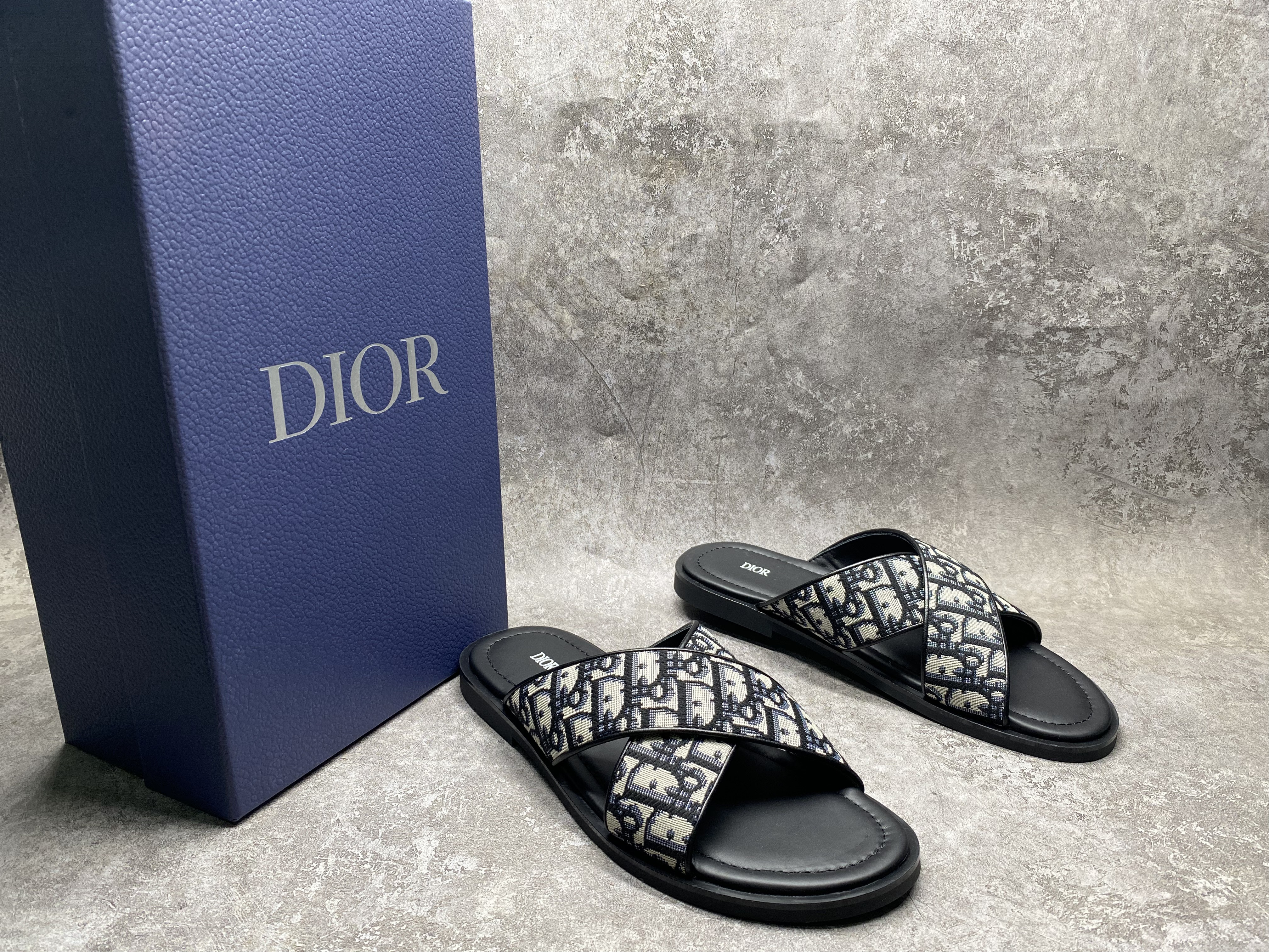 ua D*or alias sandal