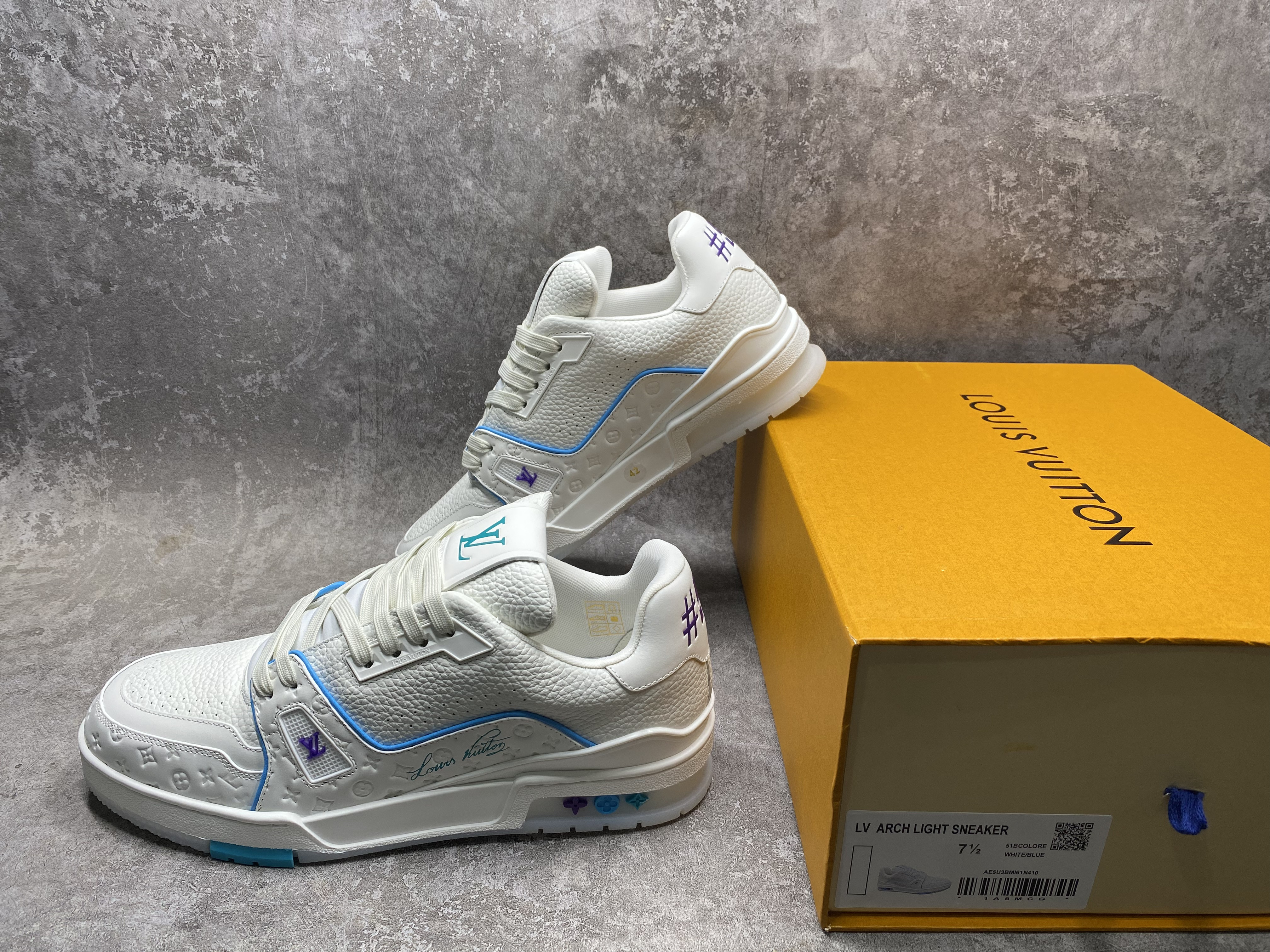 UA LV trainer Sneakers