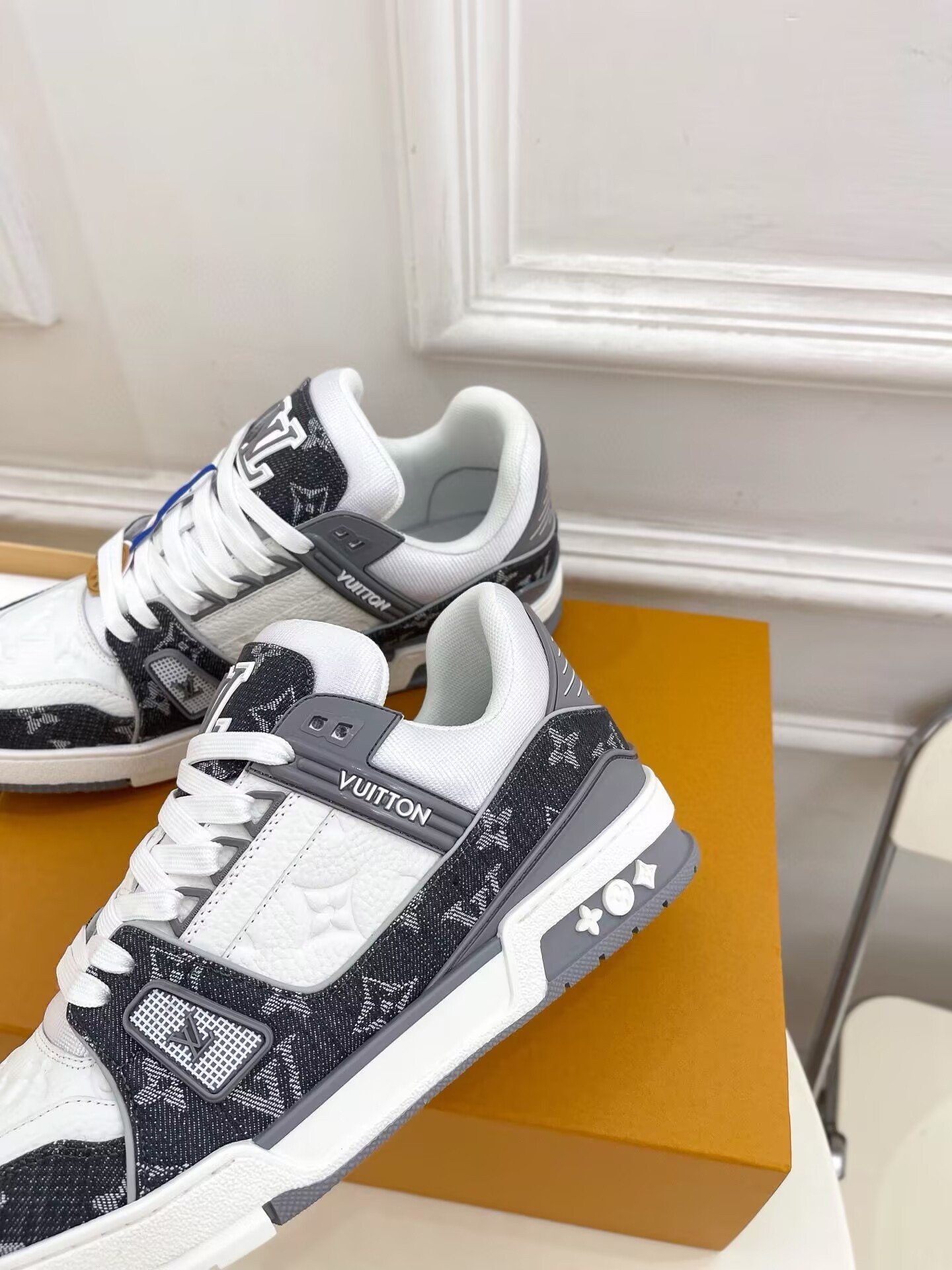 UA LV trainer Sneakers