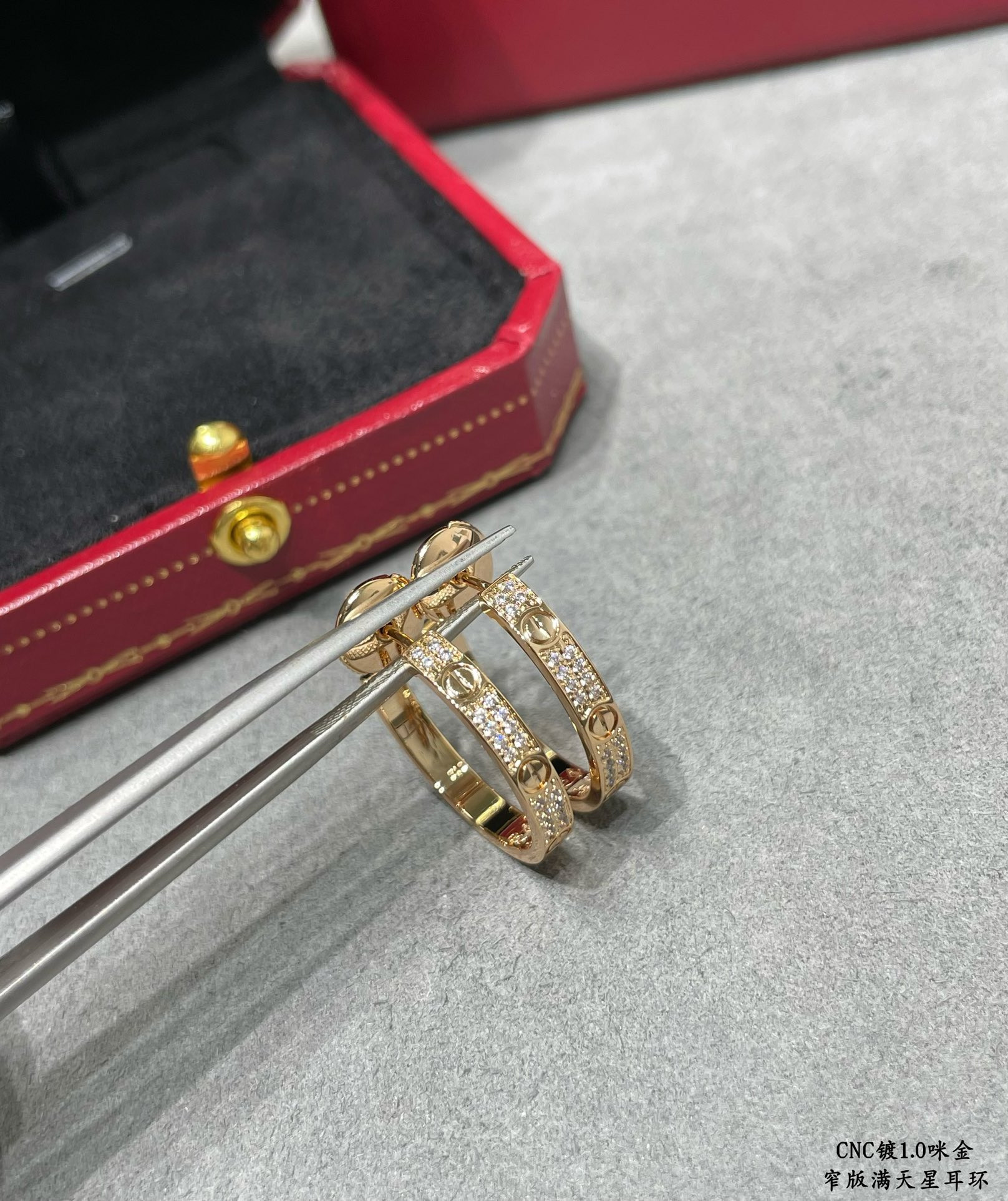 Ca*t*er narrow version of the star earrings