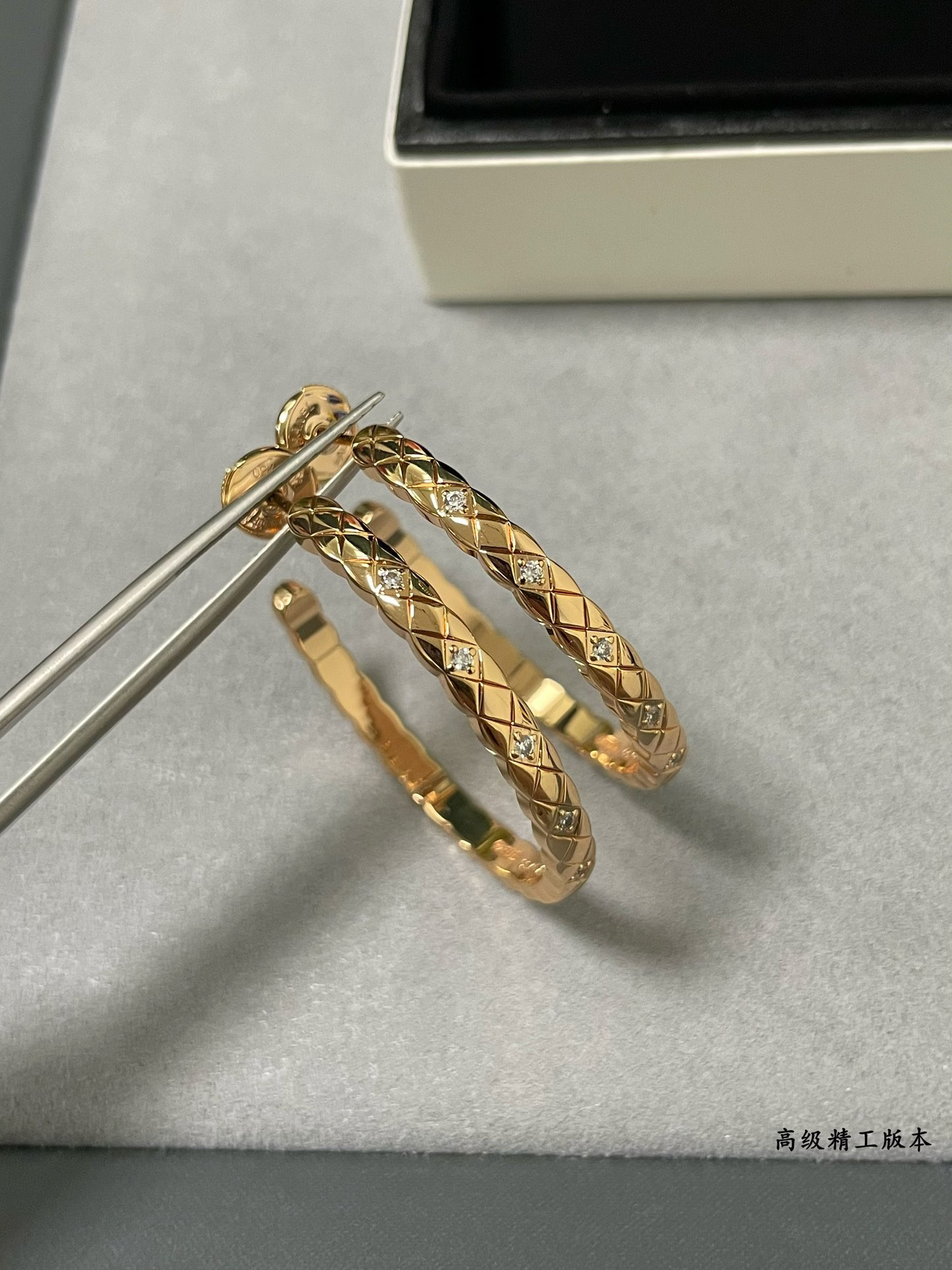 ch*el large Di*m*nd-shaped Di*m*nd drill earrings