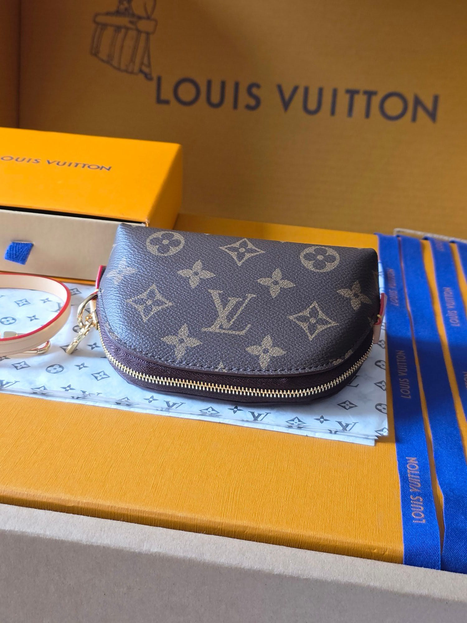LV Cosmetic Purse M25653 13.5x9x5.5cm
