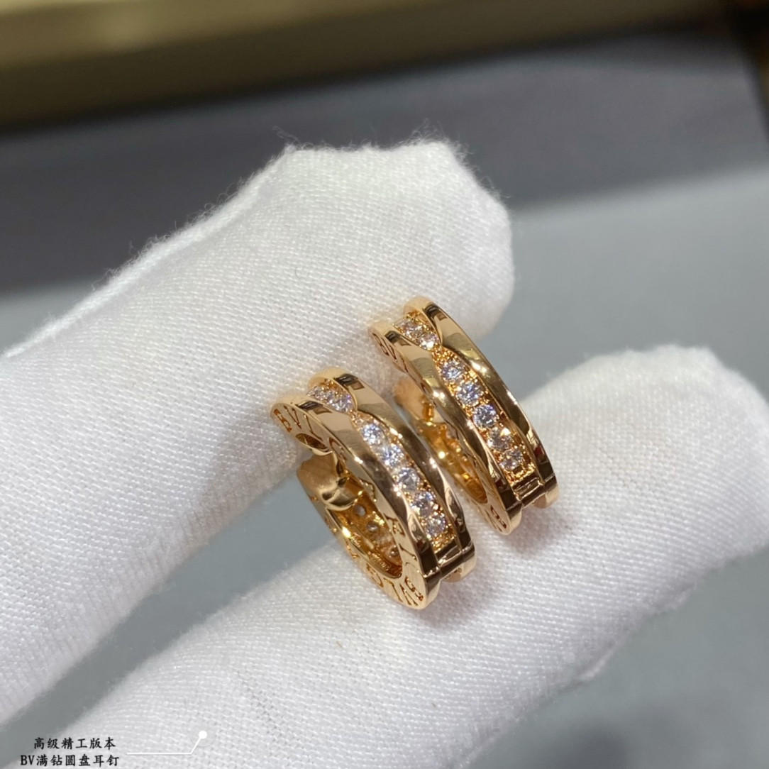 b*l*ai disc full of Di*m*nds earrings