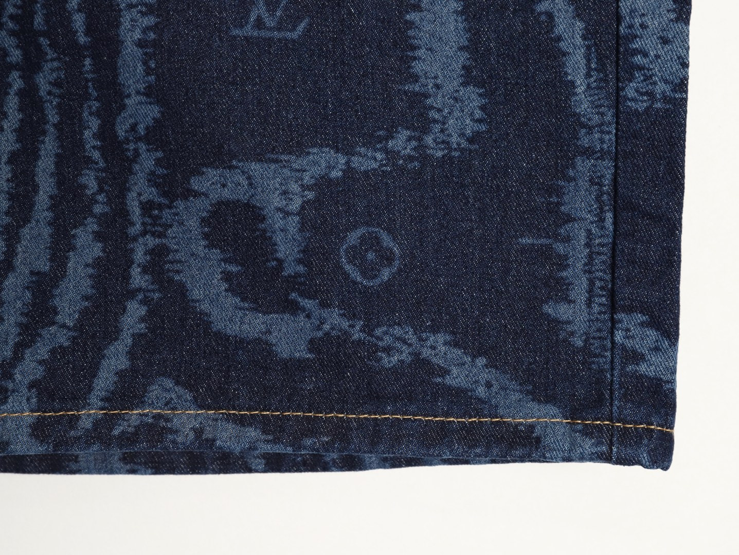 l0*is V*t0n lv shorts