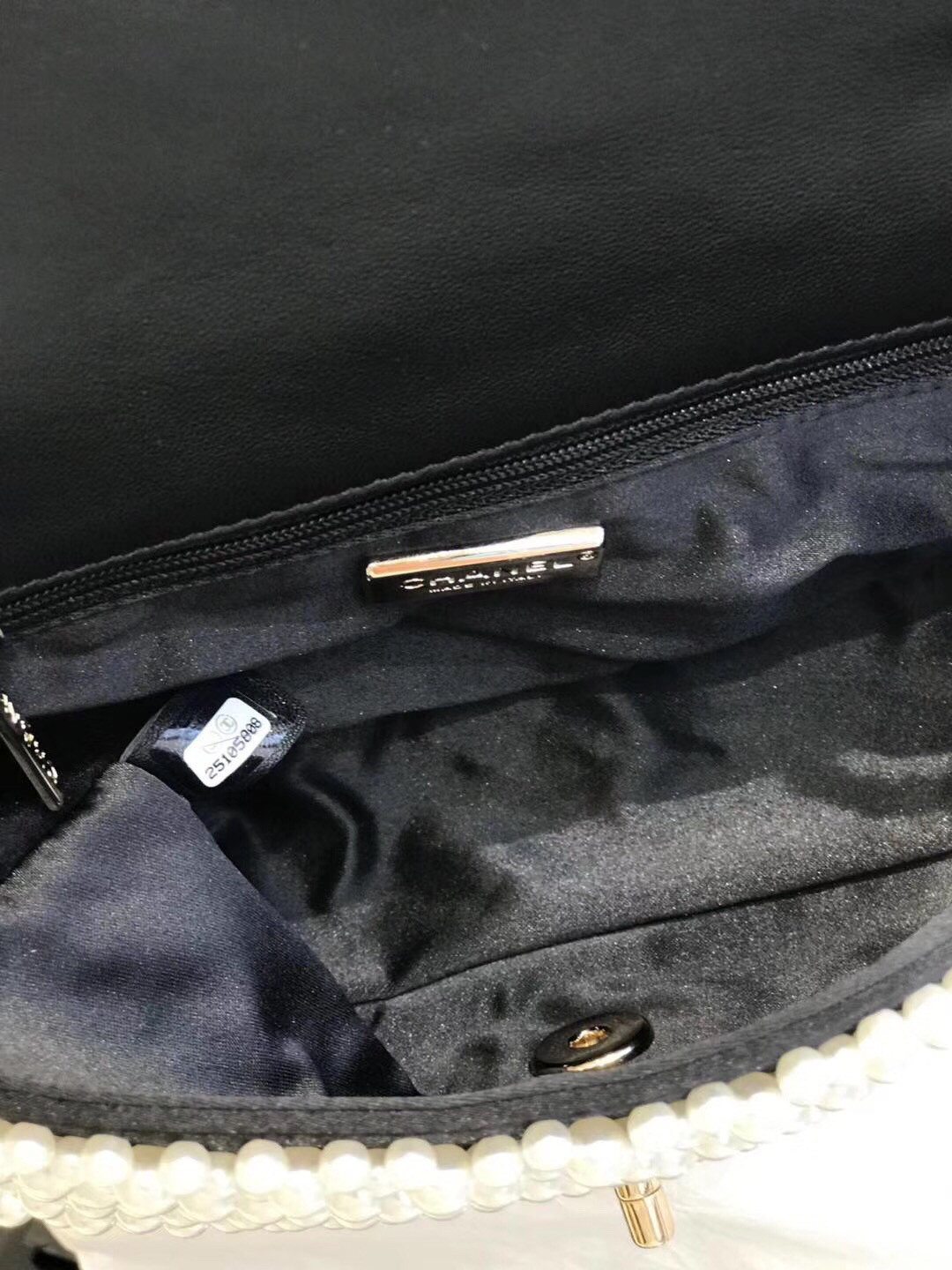 Ch*el pearl on flap bag 5.9