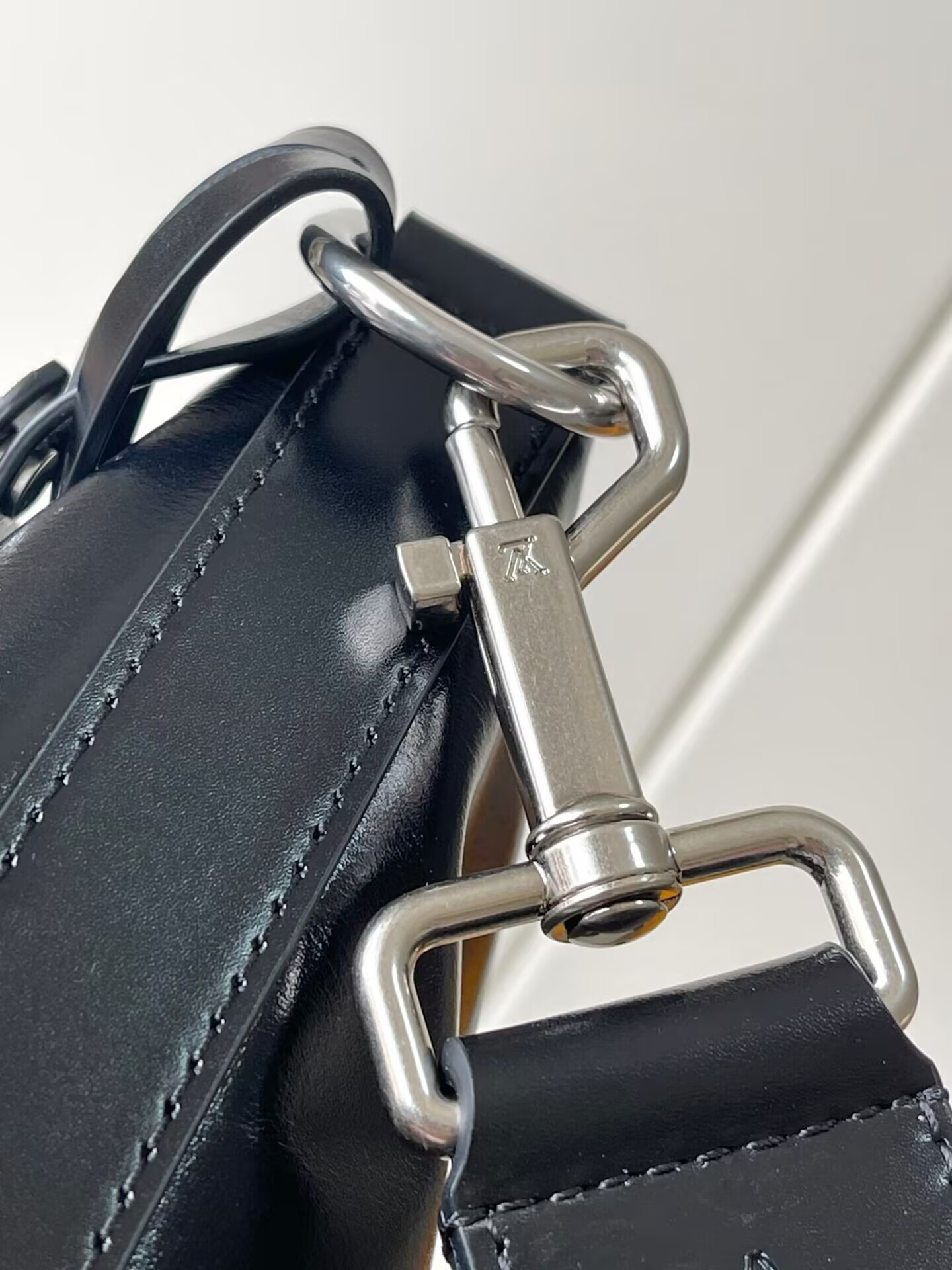 LV Vagabond Hobo M13986 38x35x12cm