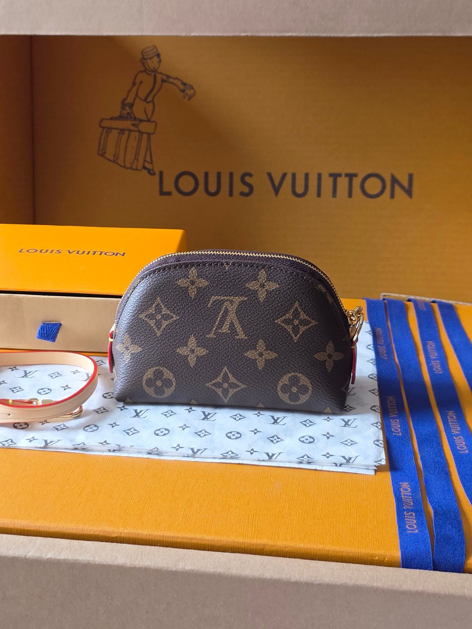LV Cosmetic Purse M25653 13.5x9x5.5cm
