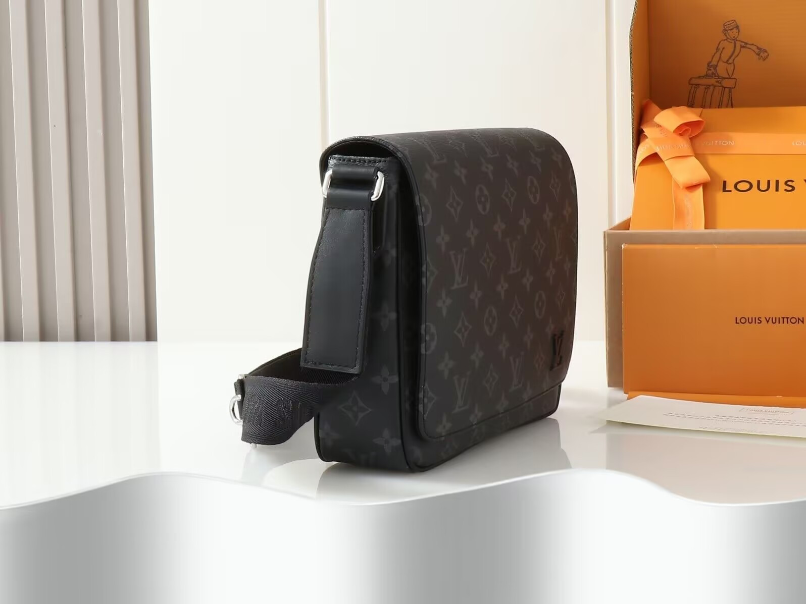 LV District PM M46255 26x20x7cm