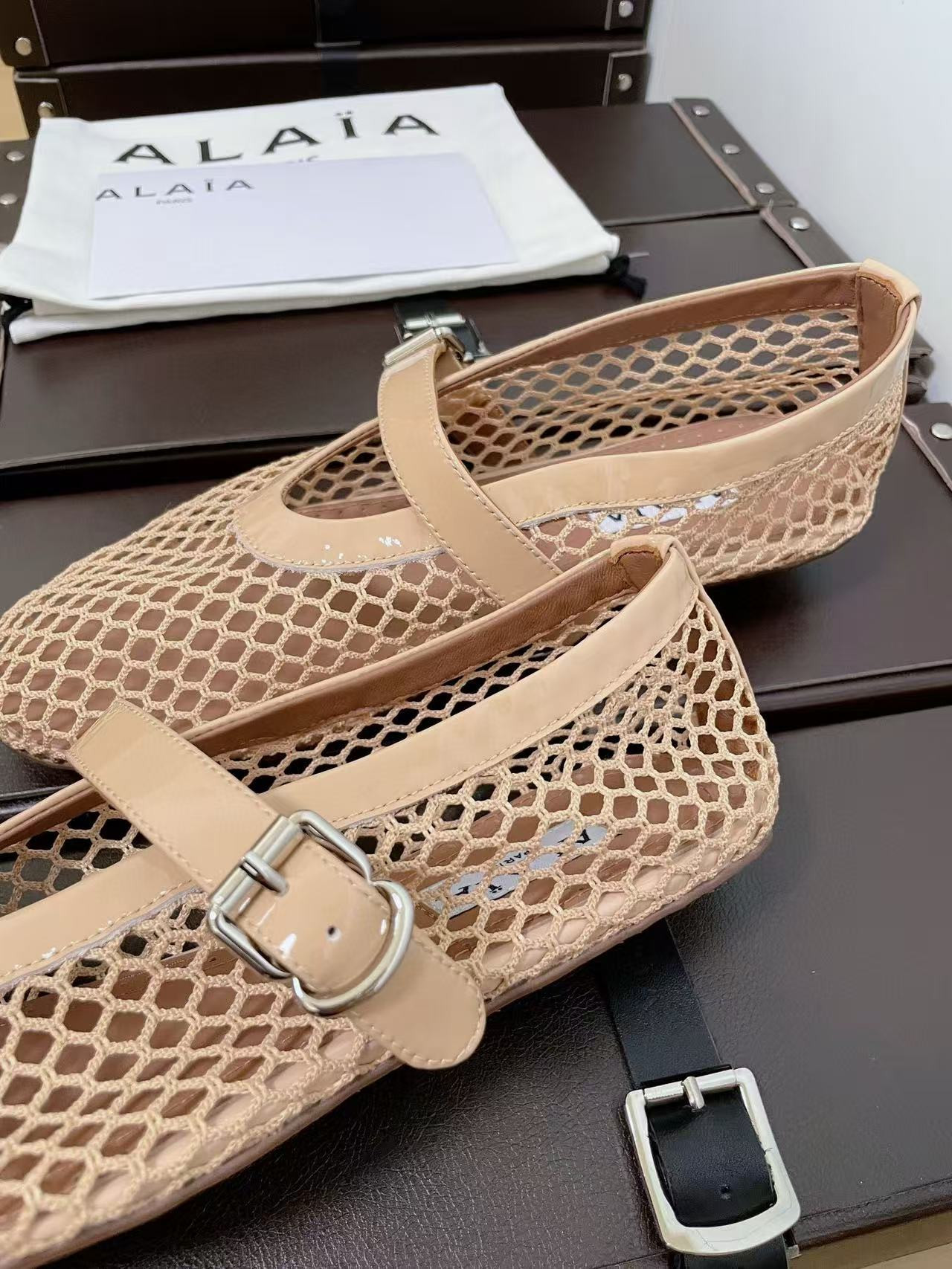 UA ALAÏA BALLET FLATS IN FISHNET