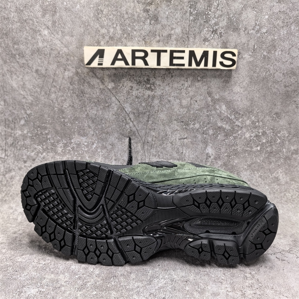 UA New Balance 2002R