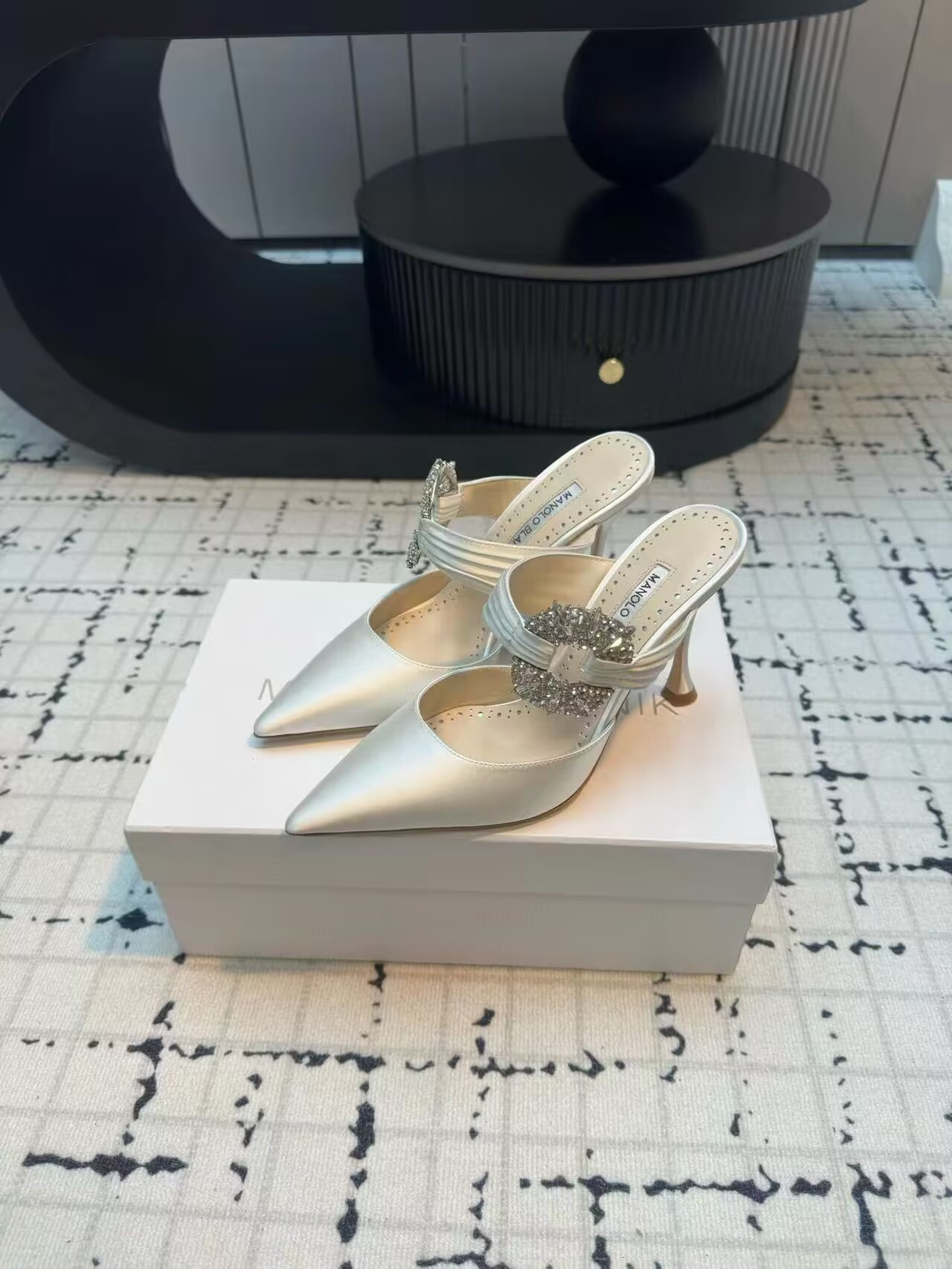 ua man010 B1ahn*k mules