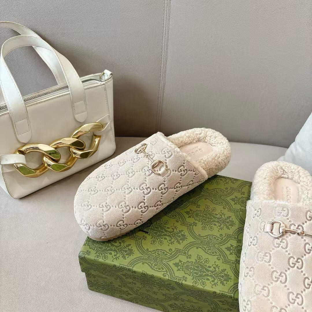 ua G*u*i cotton slippers