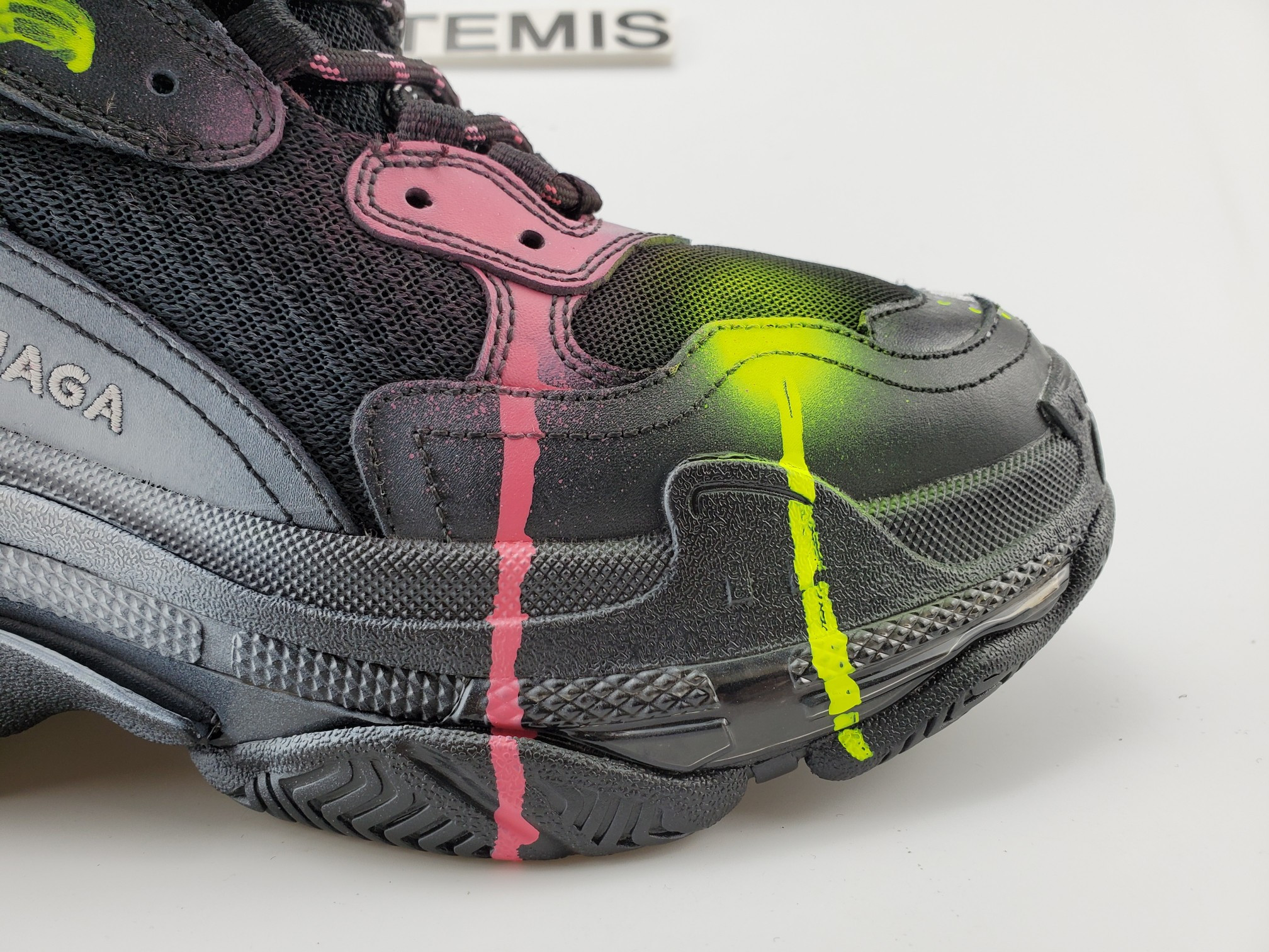 Balenciga Triple S Graffiti