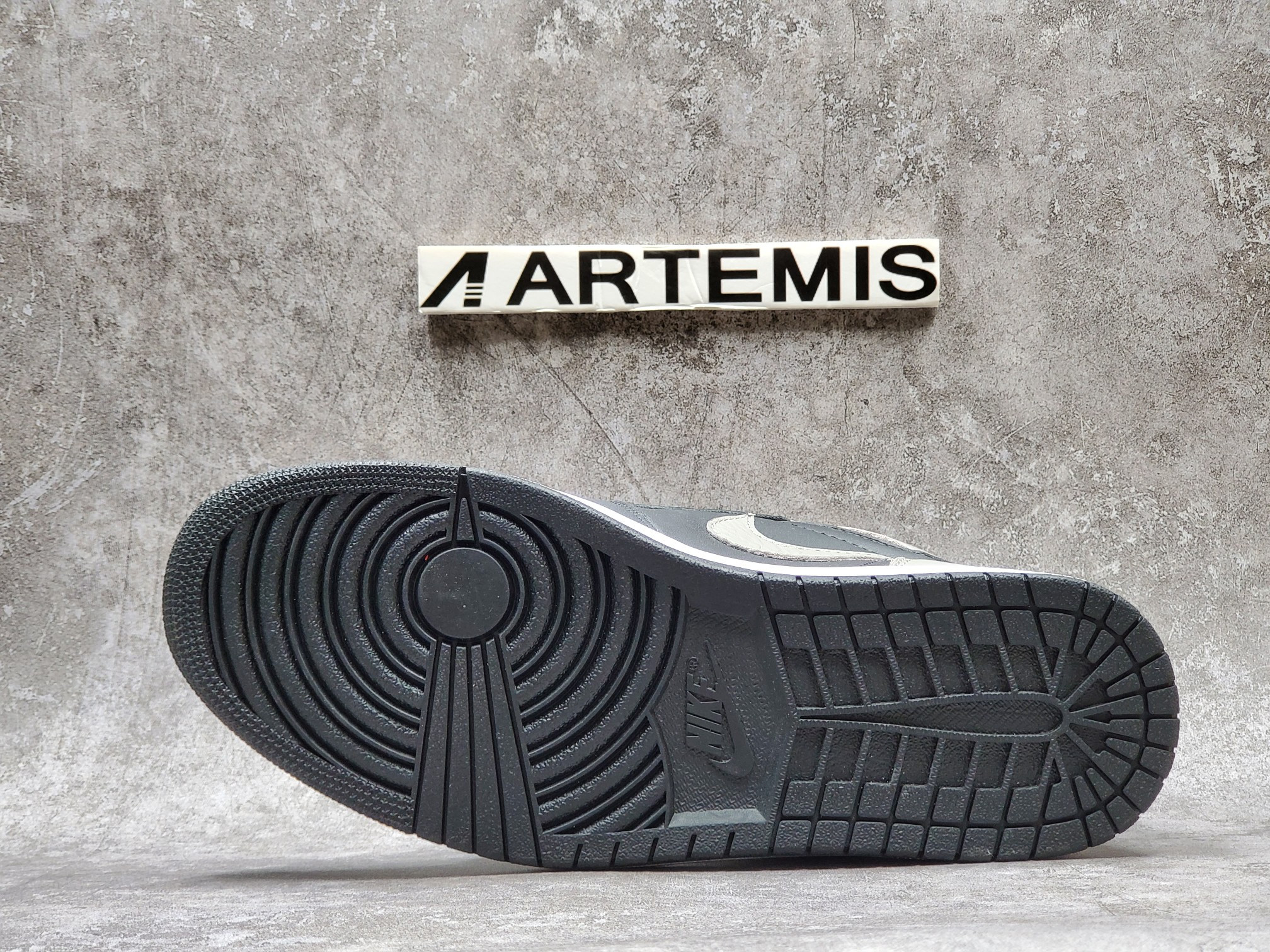 Air Jordan 1 Retro High Shadow