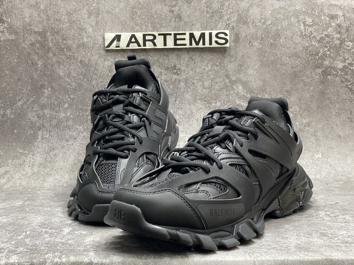 Balenciga Track Clear Sole in Black