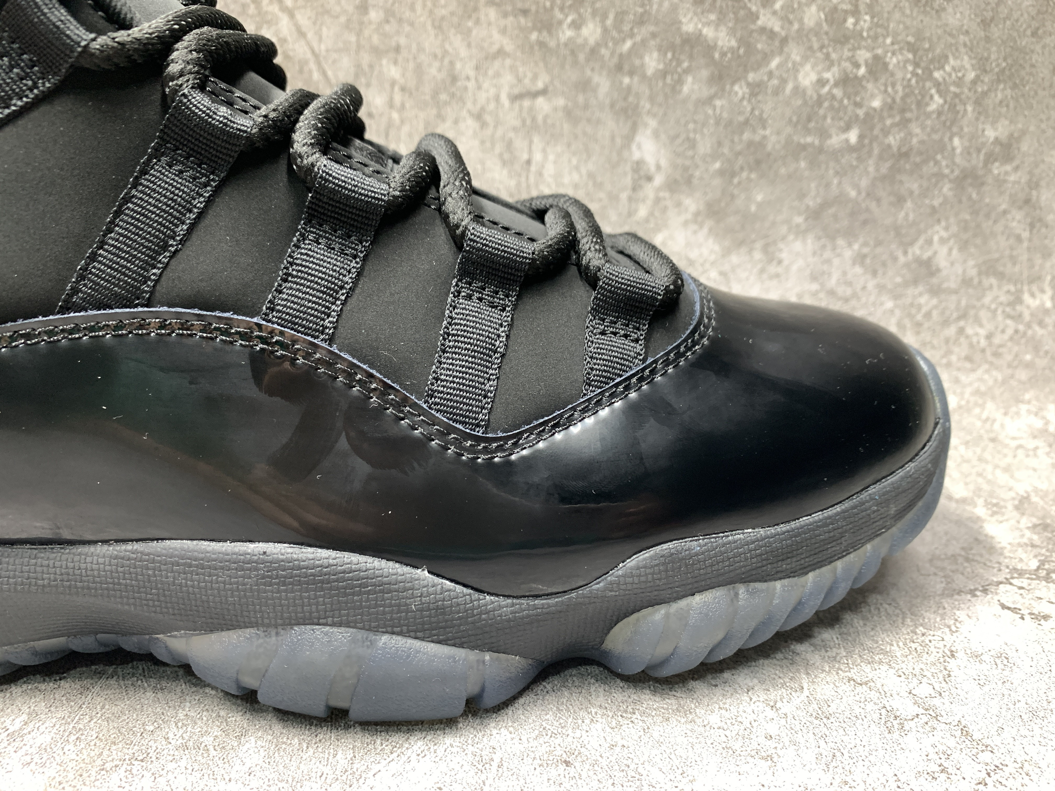 Air Jordan 11 Retro Cap and Gown