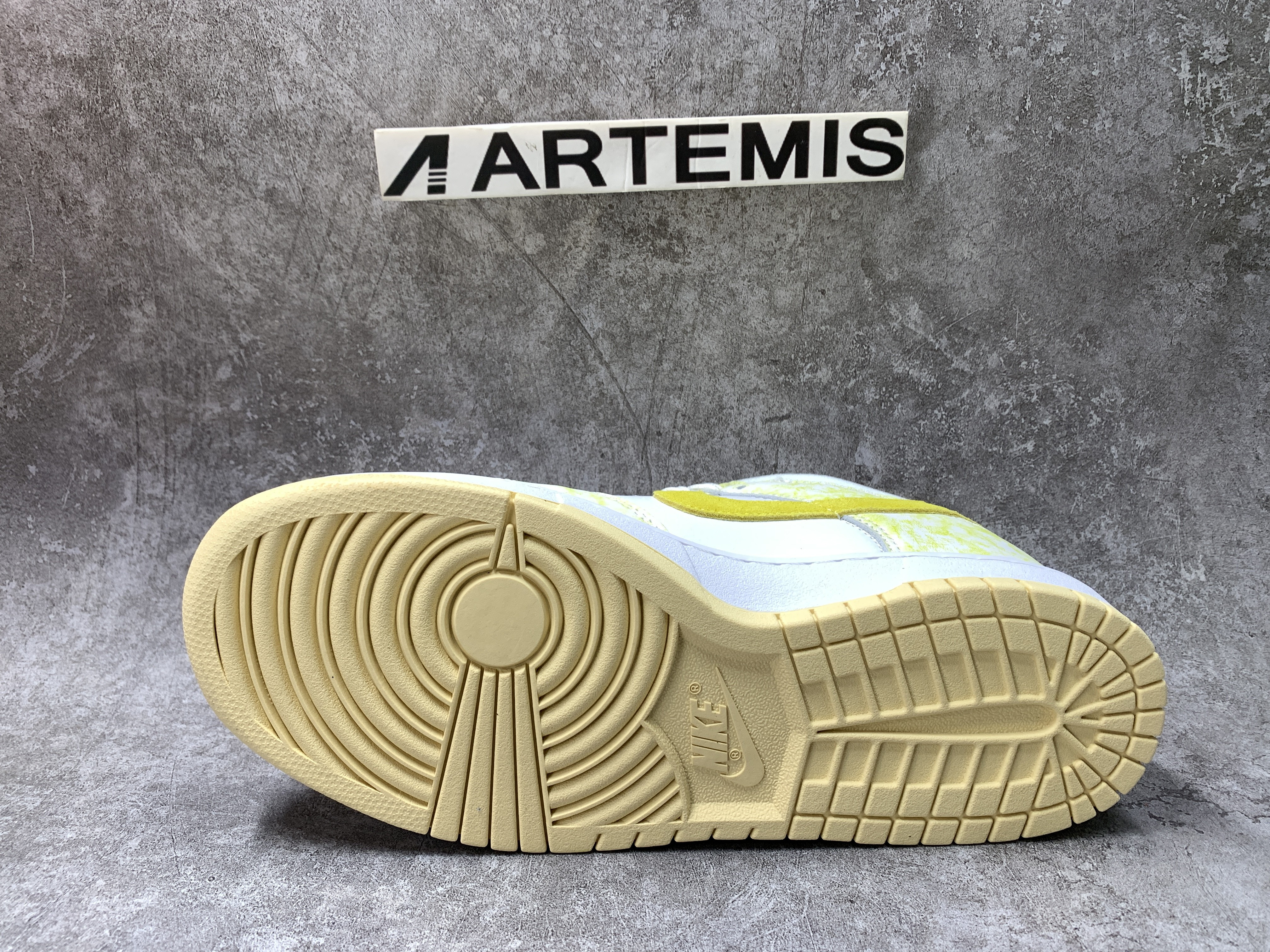 Nike Dunk Low Yellow Strike