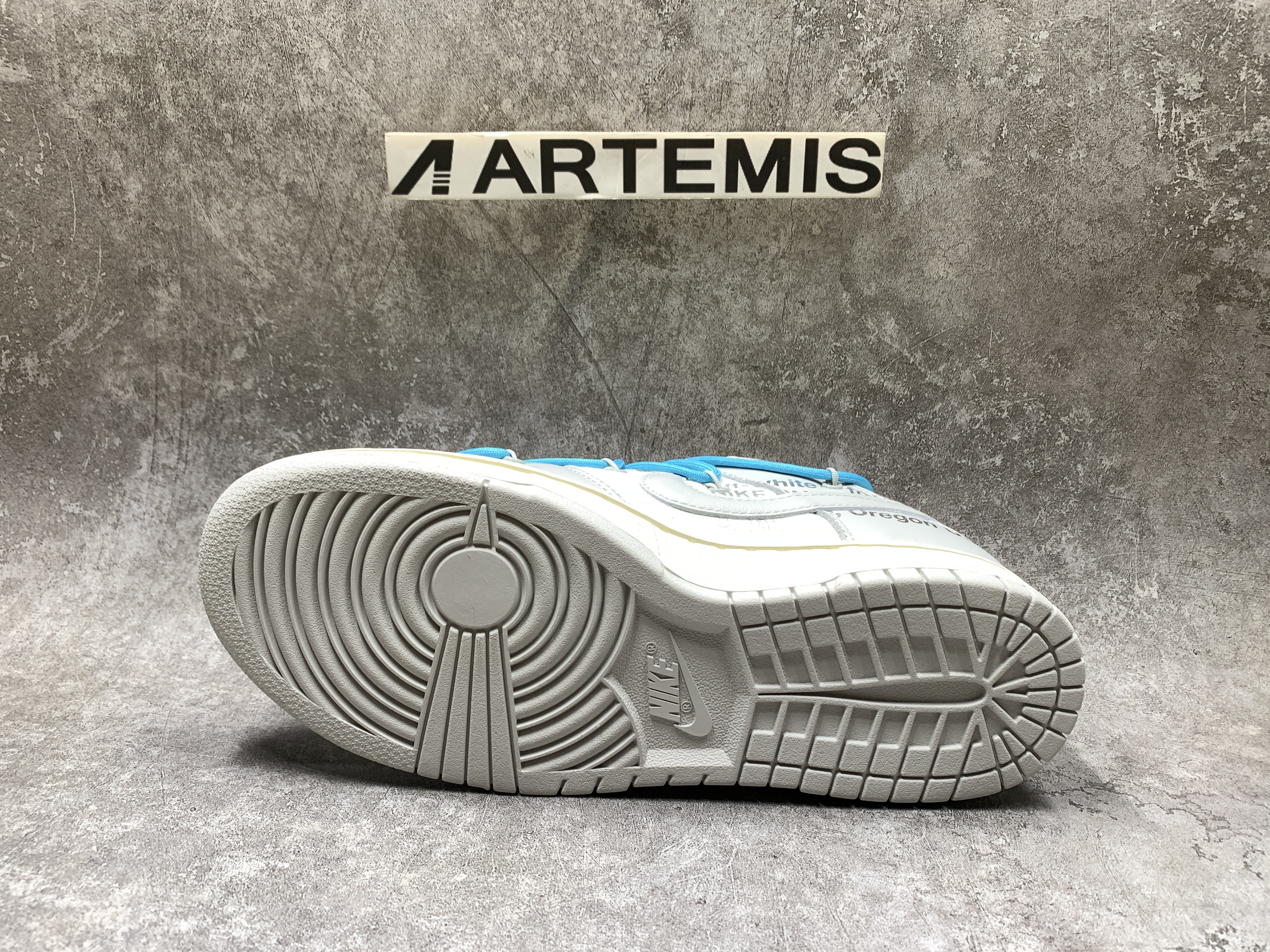 Off-White x Nike Dunk Low 02 of 50