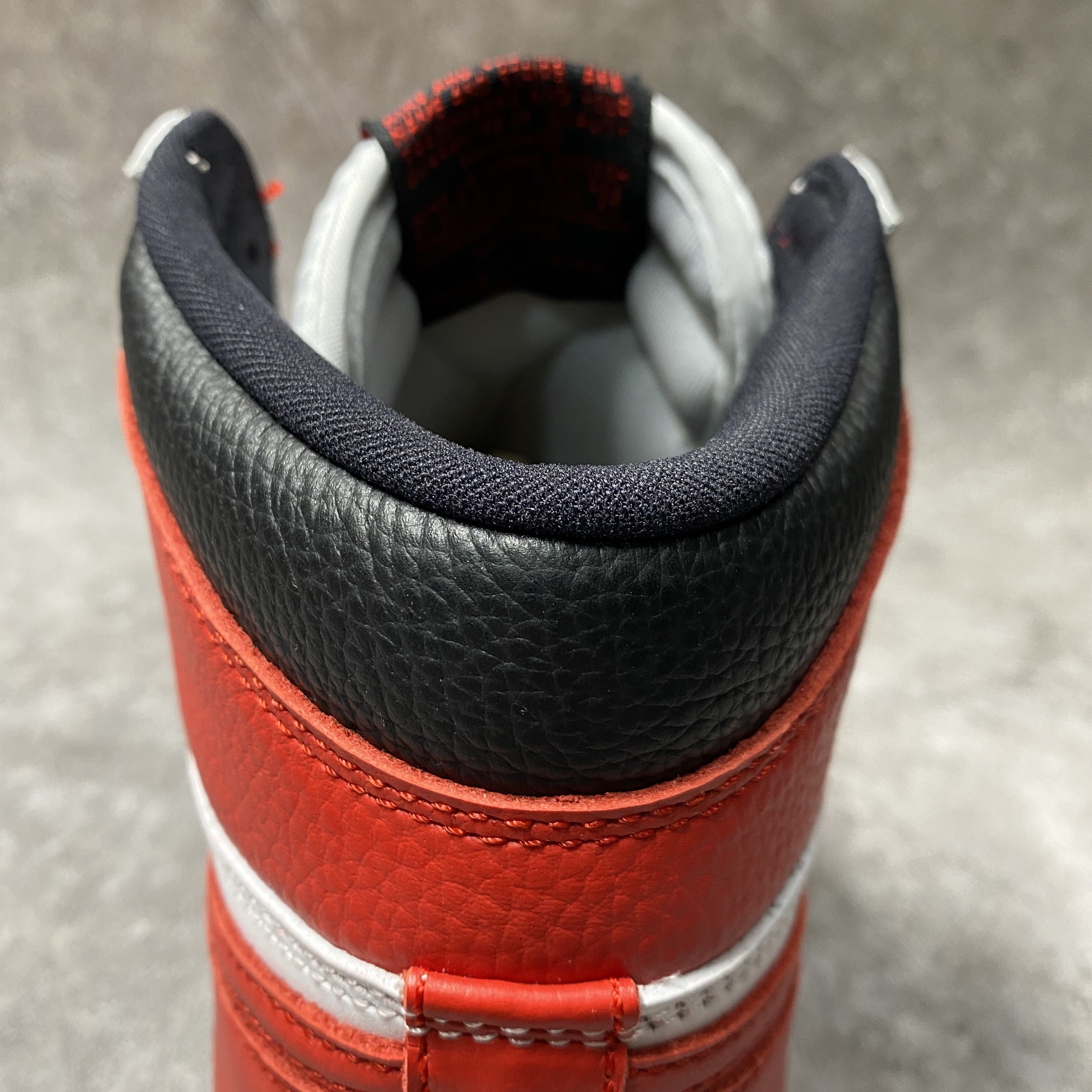 Air Jordan 1 High OG Heritage