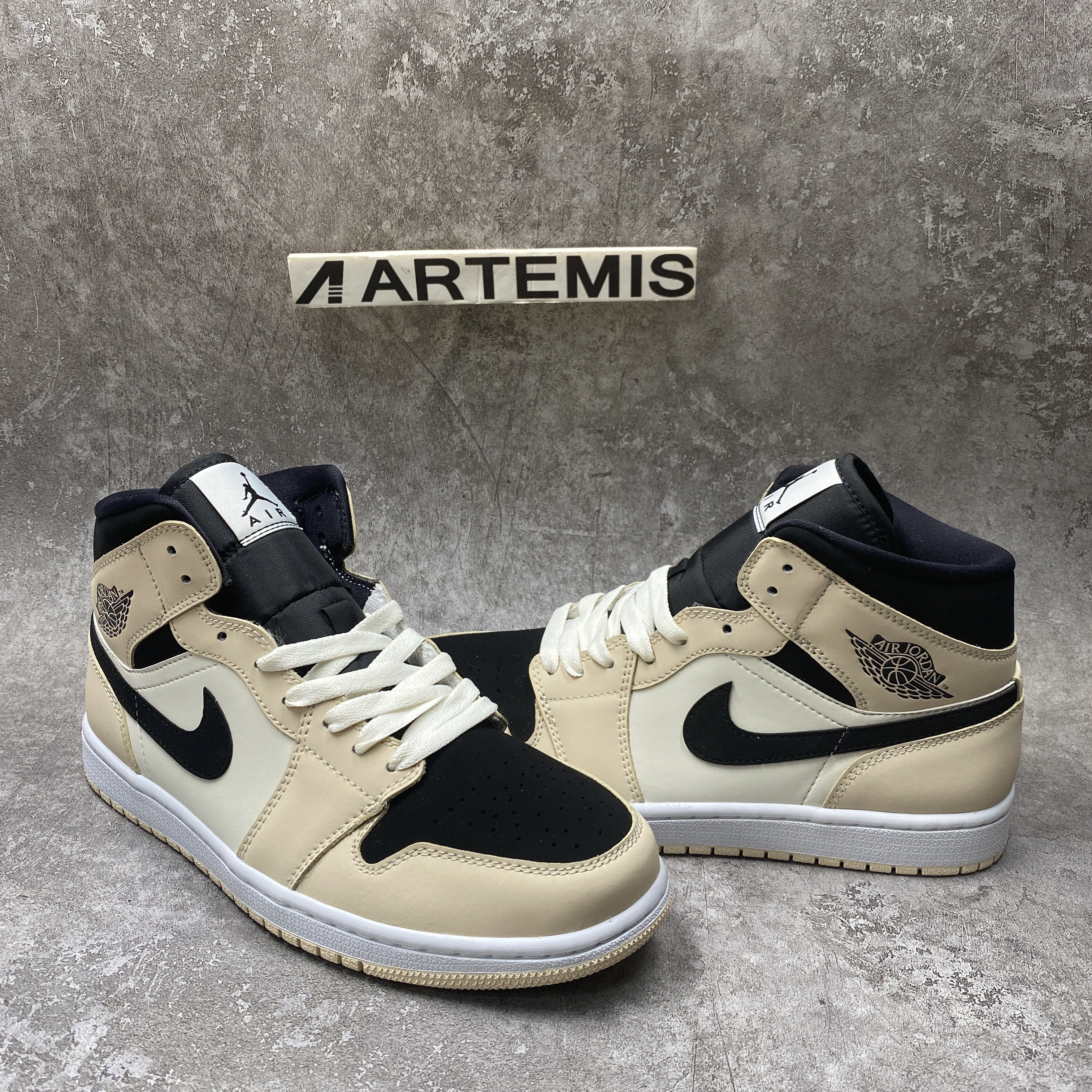 Air Jordan 1 Mid Barely Orange Light Viole