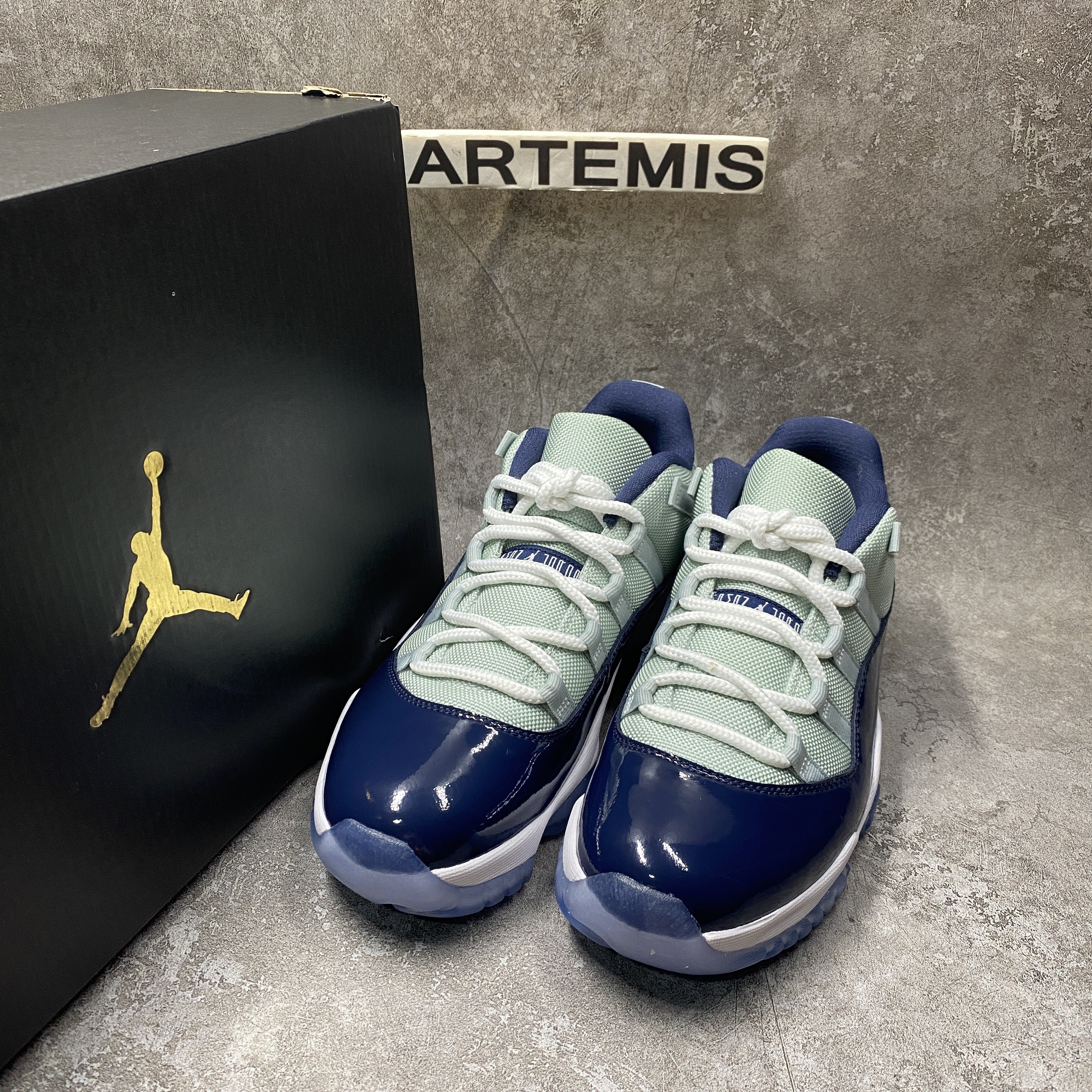 Air Jordan 11 Retro Low Georgetown