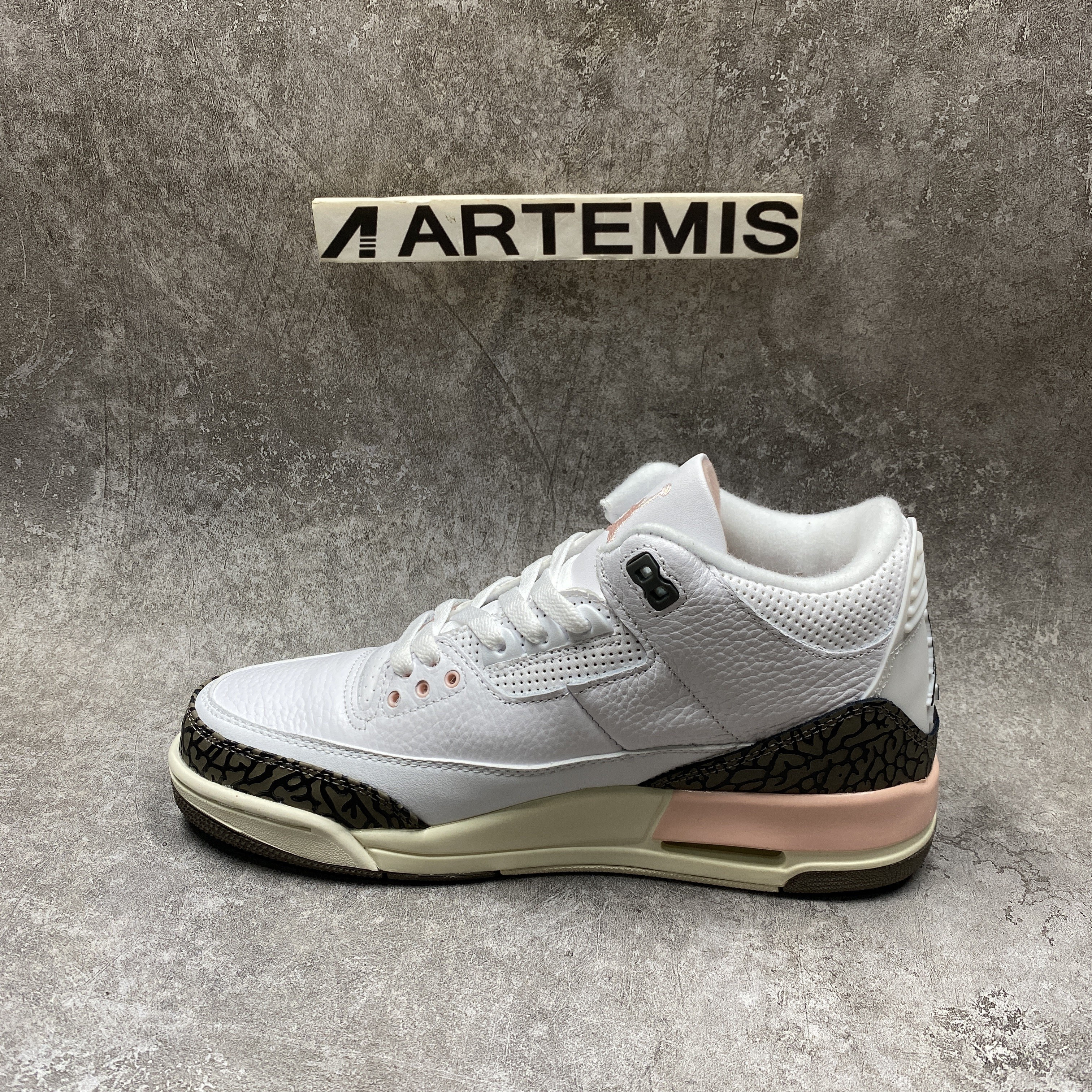 Air Jordan 3 Retro Neapolitan Dark Mocha