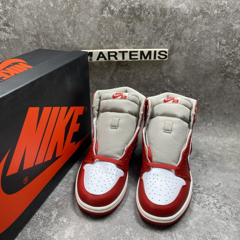Air Jordan 1 High OG Newstalgia Chenille