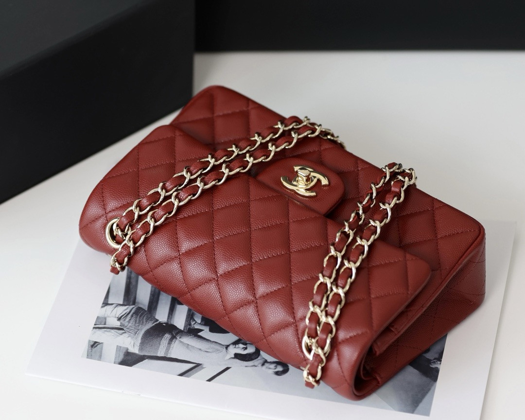 Ch*el classic handbag in grained litchi pattern calfskin & gold-tone metal 15.5 × 25.5 × 6.5 cm