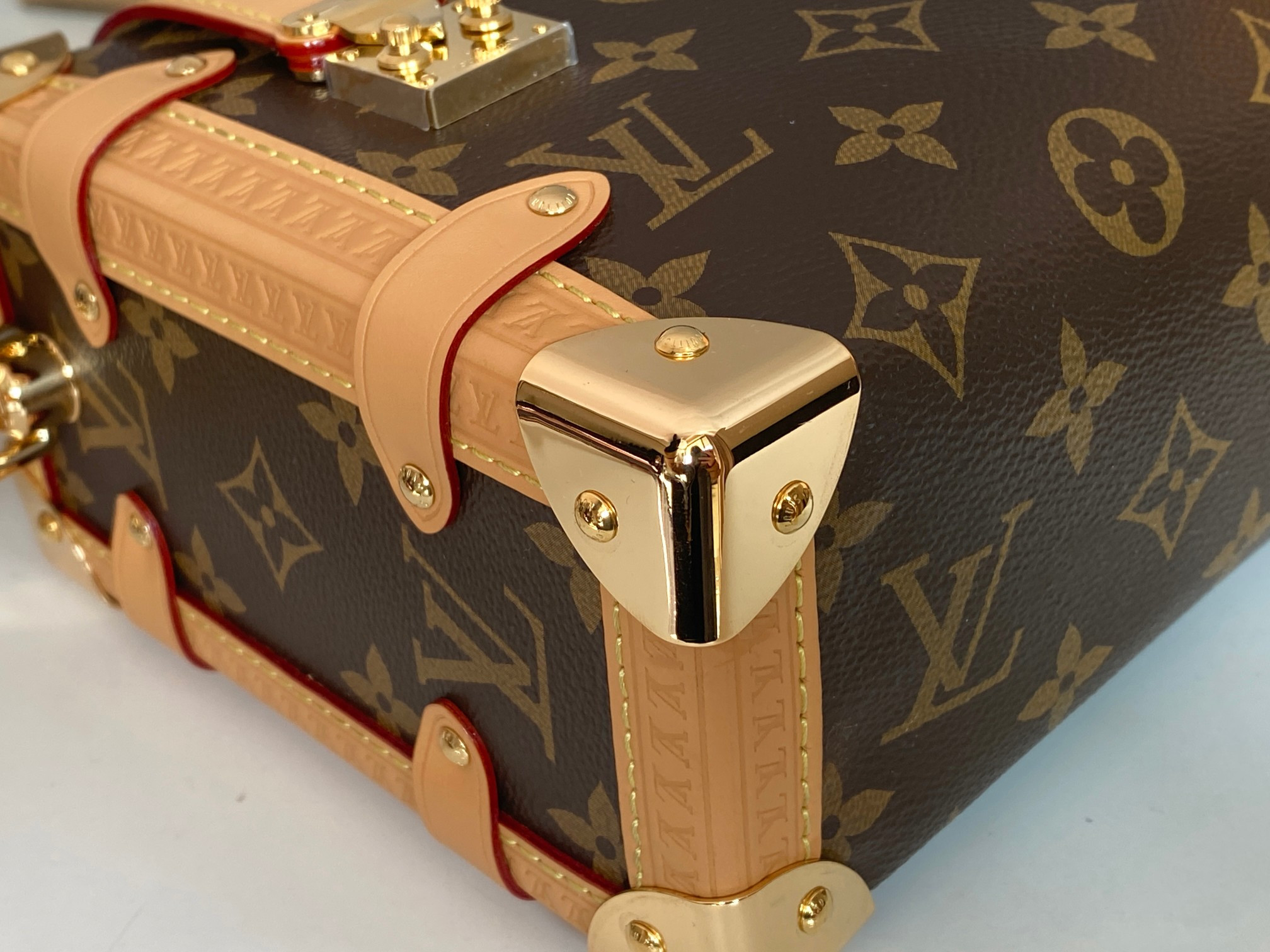 LV Side trunk MM M46358 8.3 x 5.5 x 2.4 inches