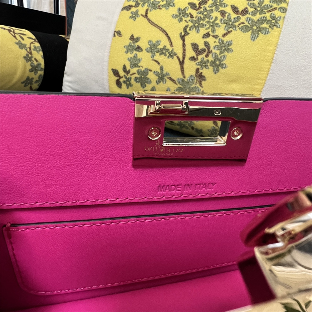 Va1e*ntin0 garavani rockstud23 small smooth calfskin shoulder bag rosered