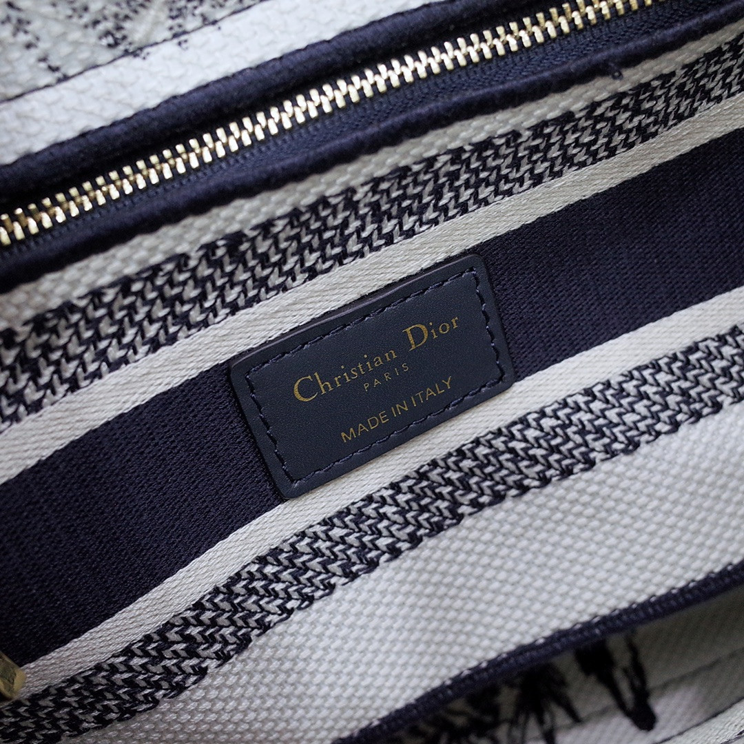 medium D*or lady d-lite bag 24 x 20 x 11 cm