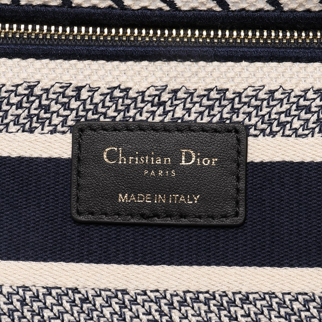 medium D*or lady d-lite bag 24 x 20 x 11 cm