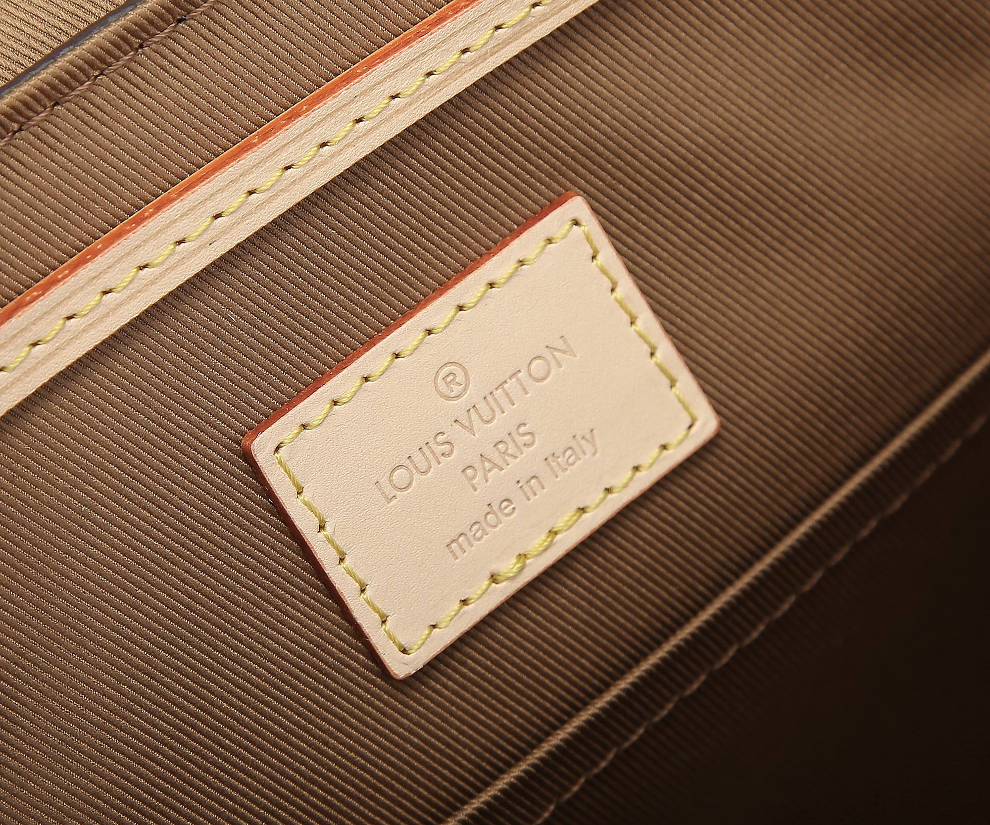 LV Excursion PM M46932 8.3 x 9.1 x 3.9 inches