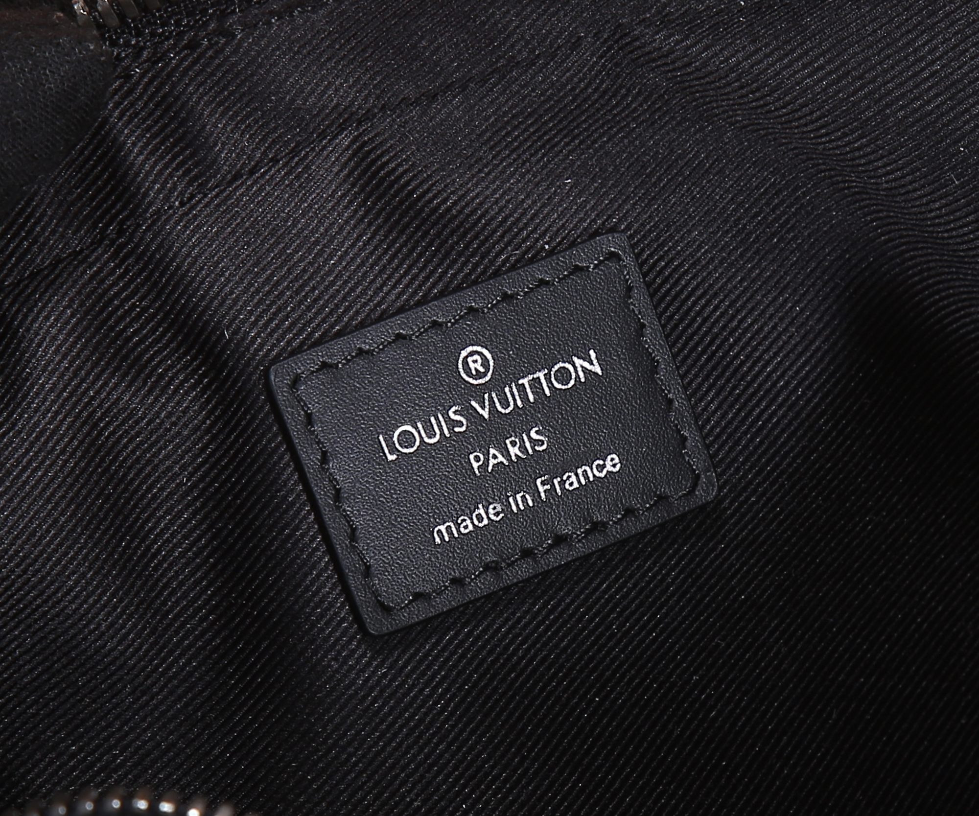 LV M82770 Nano Porte Documents Voyage 20 x 13 x 5.5 cm