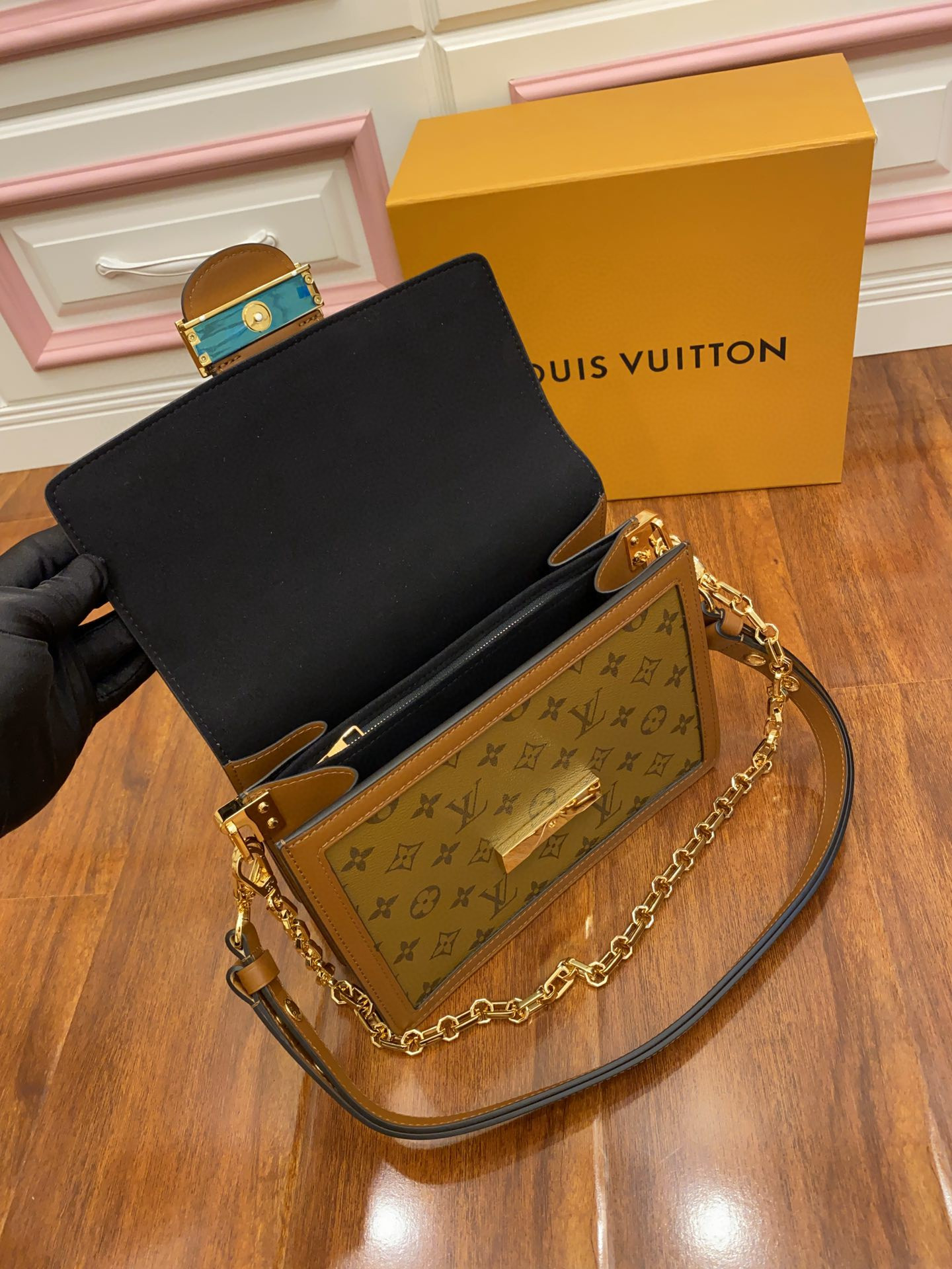 LV DAUPHINE MM M44391 9.8 x 6.7 x 4.1 inches