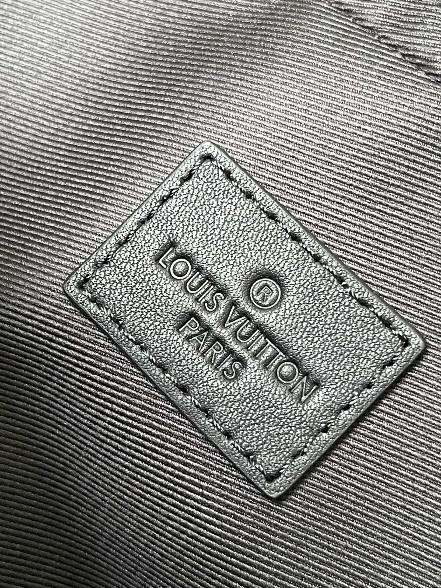 LV M46955 Alpha Messenger 9.4 x 6.3 x 3.1 inches