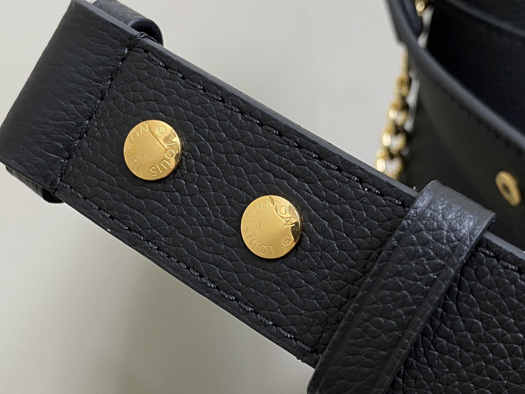 LV M24006 Lock and Walk 7.9 x 8.1 x 4.7 inches