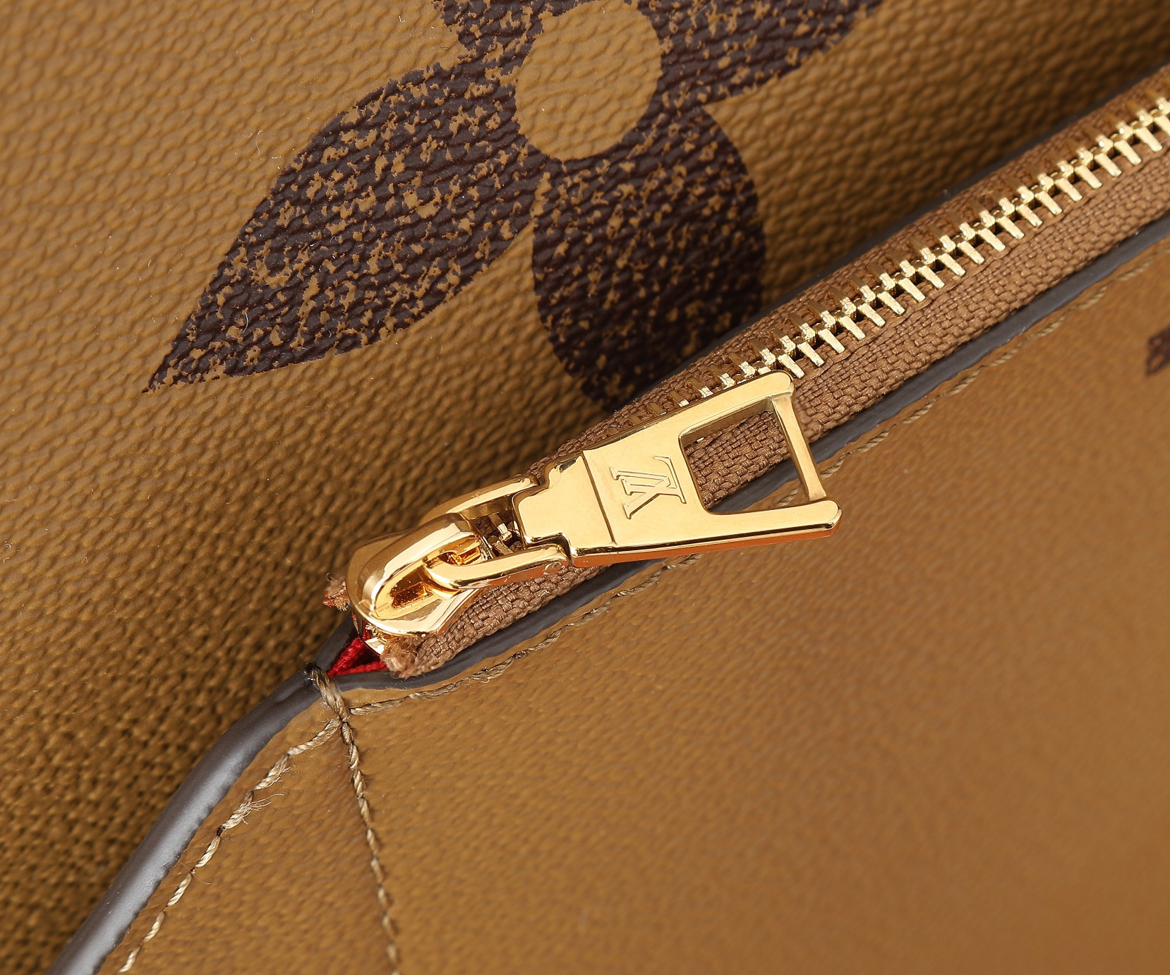 LV OnTheGo Voyage  M46823 16.9 x 13 x 7.3 inches