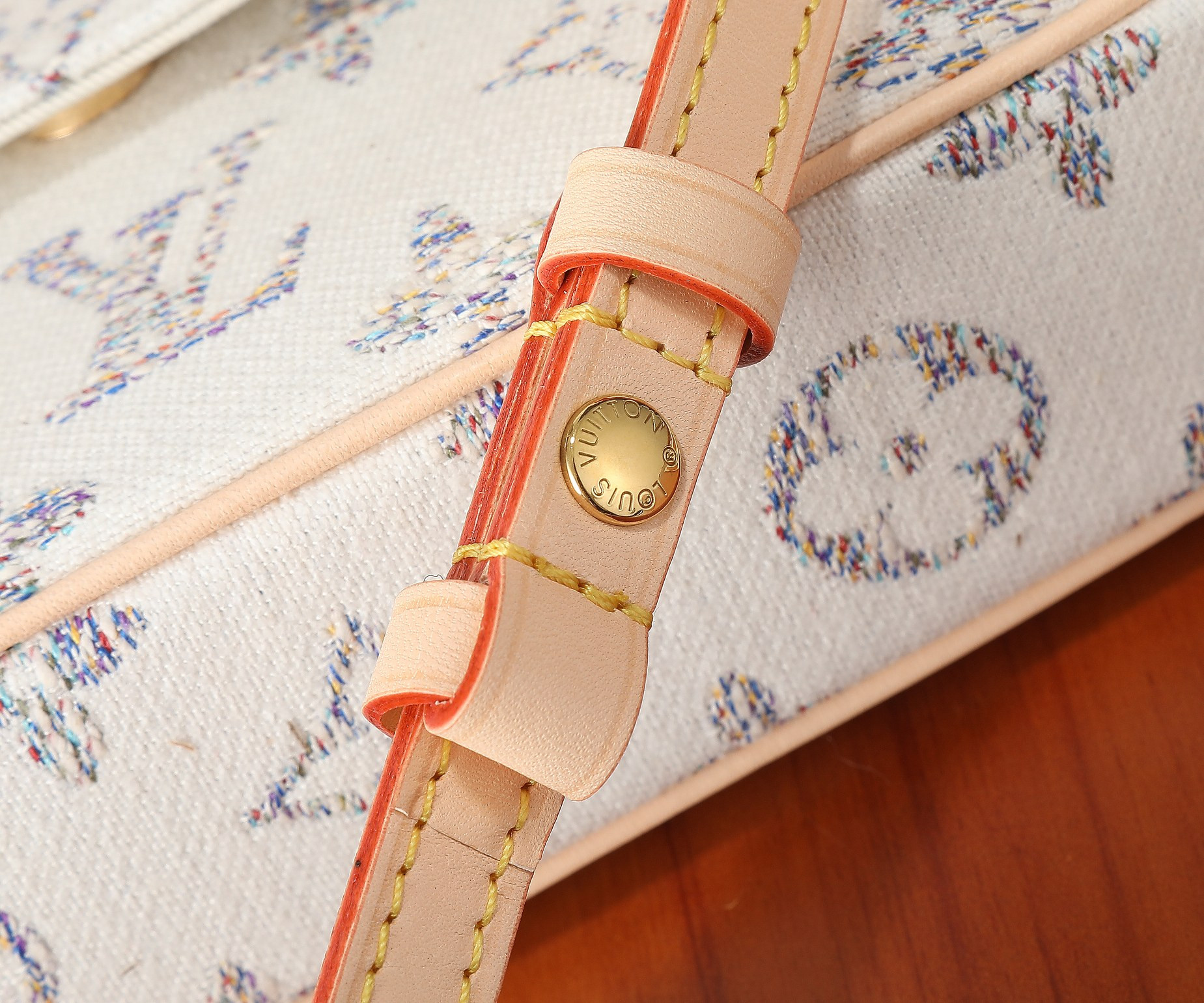 LV Wallet on Chain Ivy M83499 9.3 x 4.7 x 1.7 inches