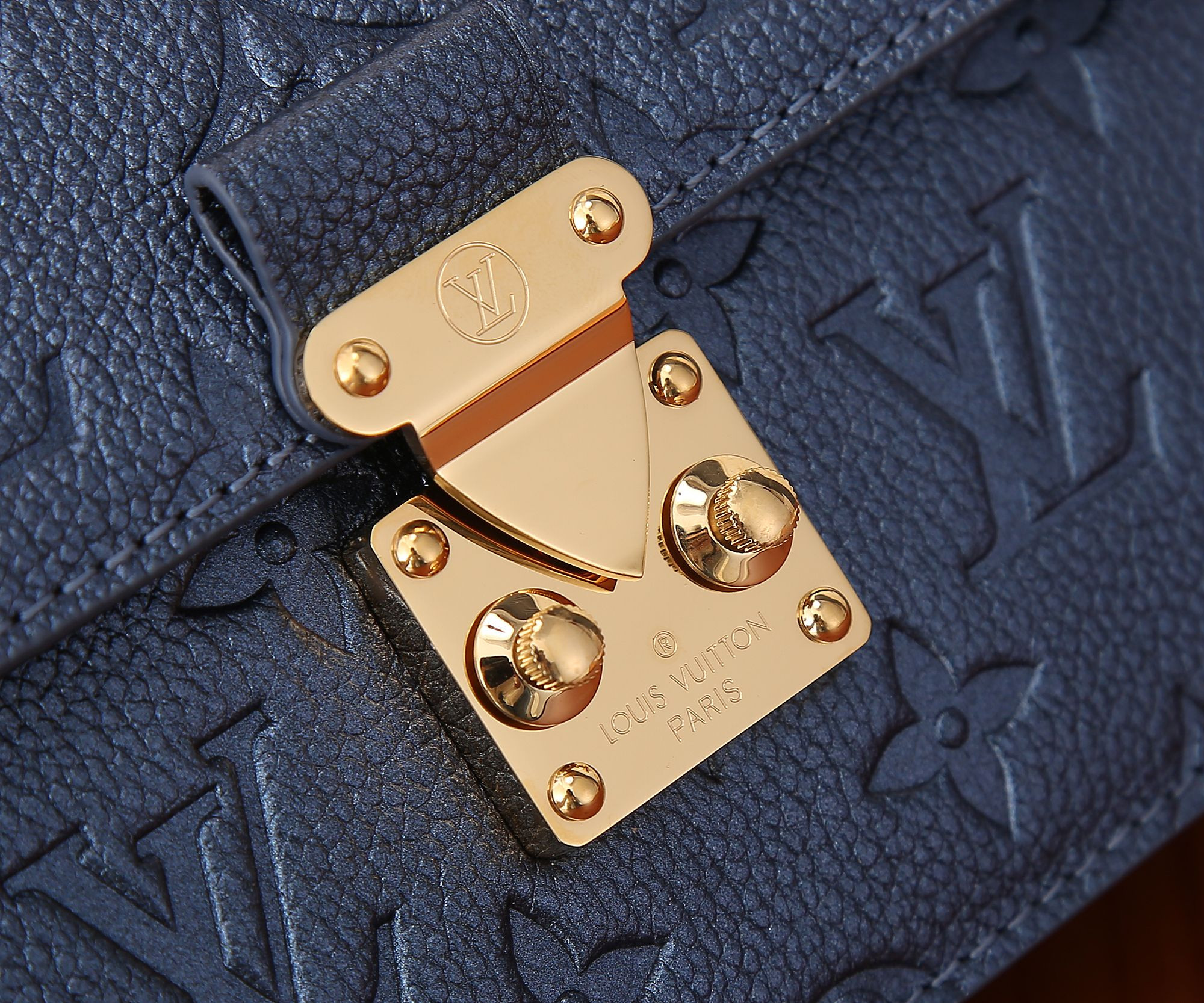 LV Wallet On Chain Métis M82671 7.5 x 4.3 x 2.2 inches