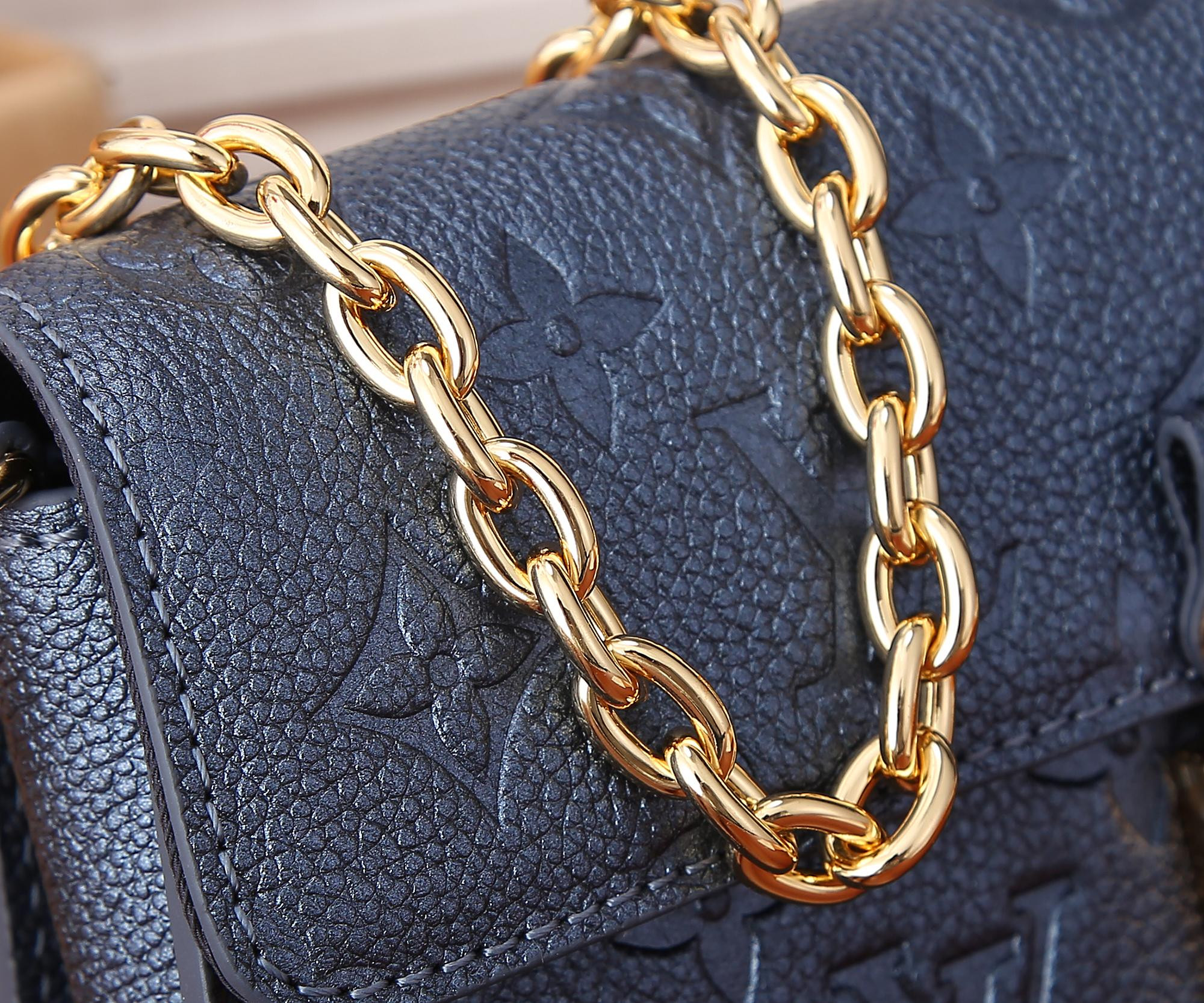 LV Wallet On Chain Métis M82671 7.5 x 4.3 x 2.2 inches