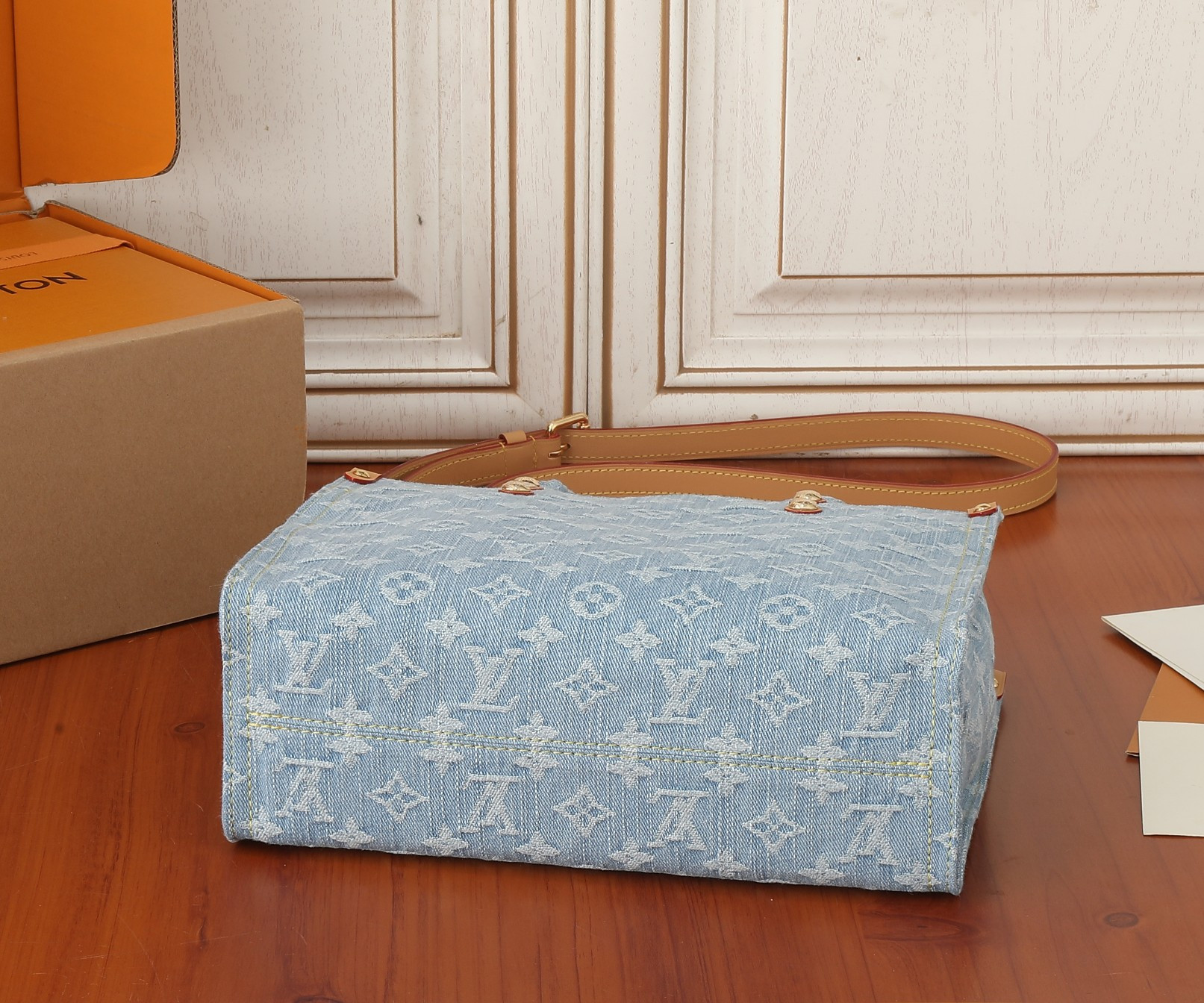 LV Let Go PM M42897  11 x 9.1 x 4.1 in