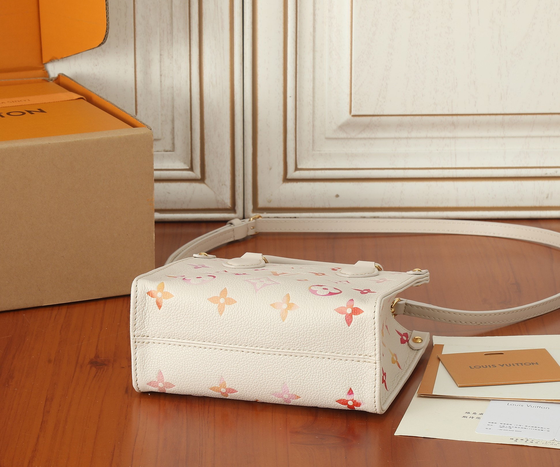 LV OnTheGo BB M47115 7.1 x 5.9 x 3.3 in