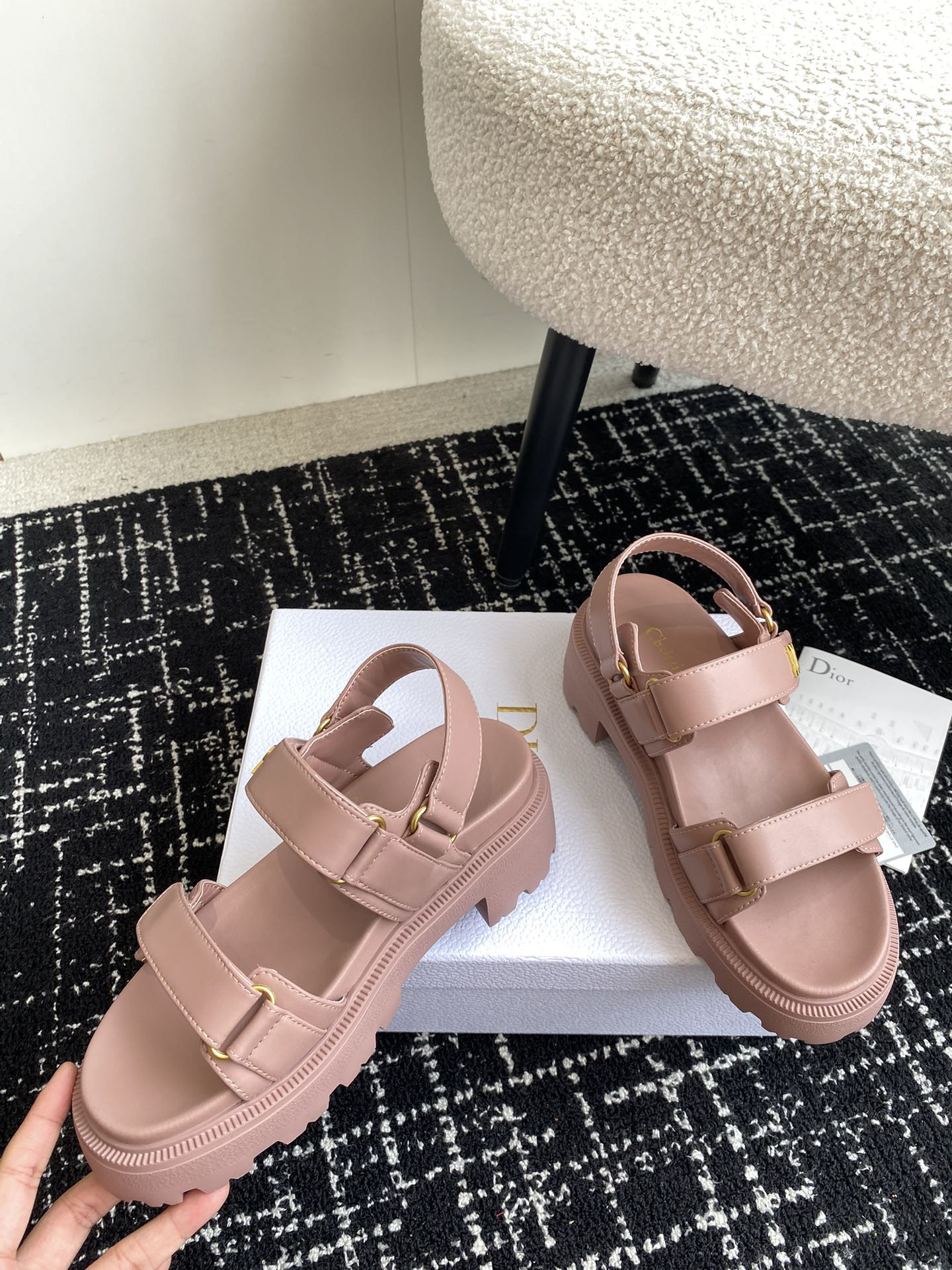 ua D*oract platform sandal