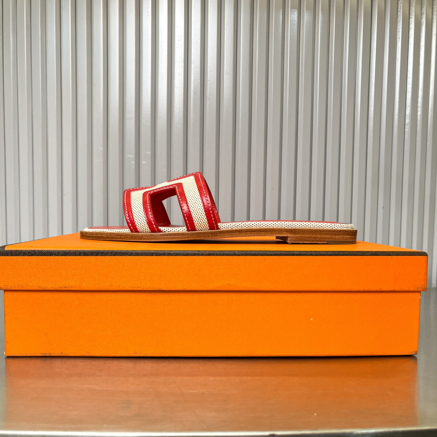 ua H**me5 oran sandal