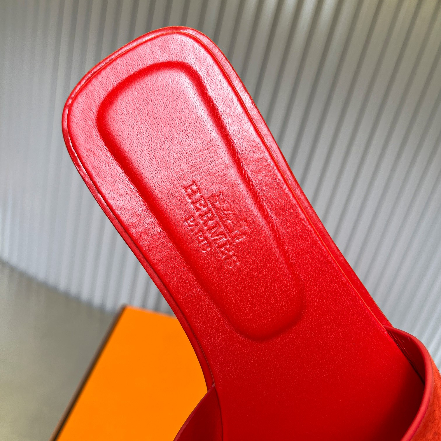 ua H**me5 oran sandal