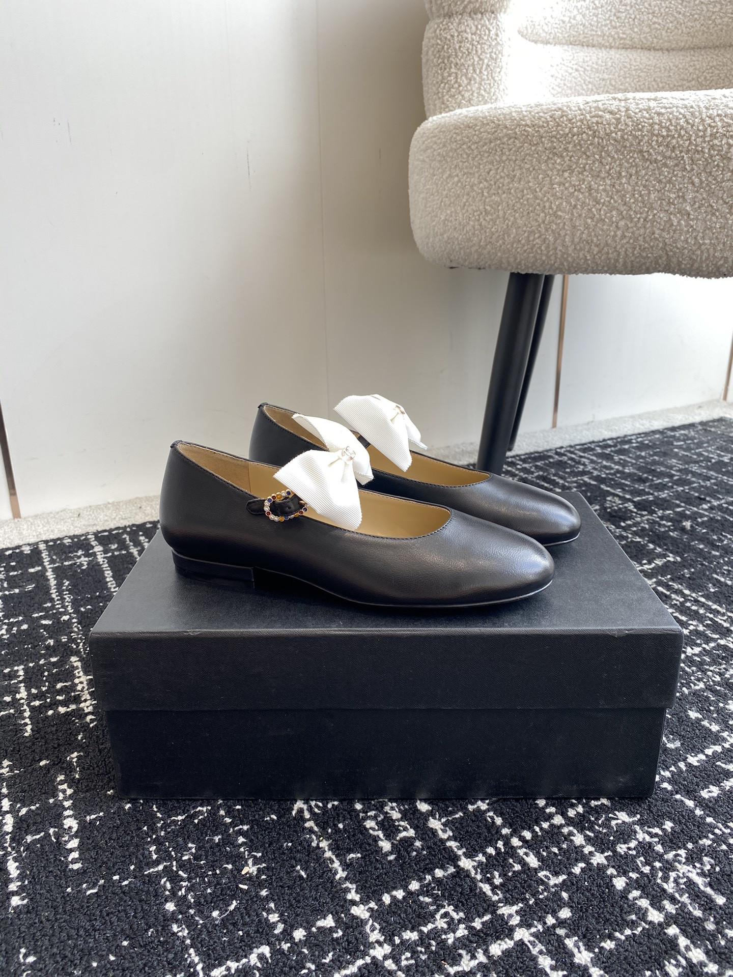 ua Ch*el mary janes flat