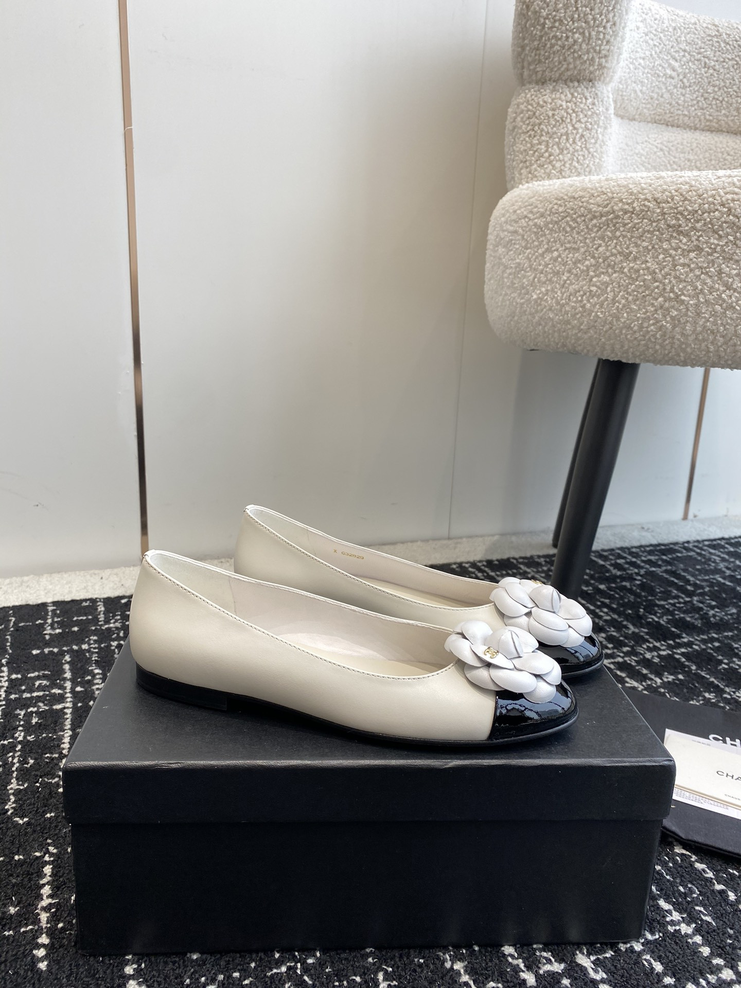 ua Ch*el ballet flats